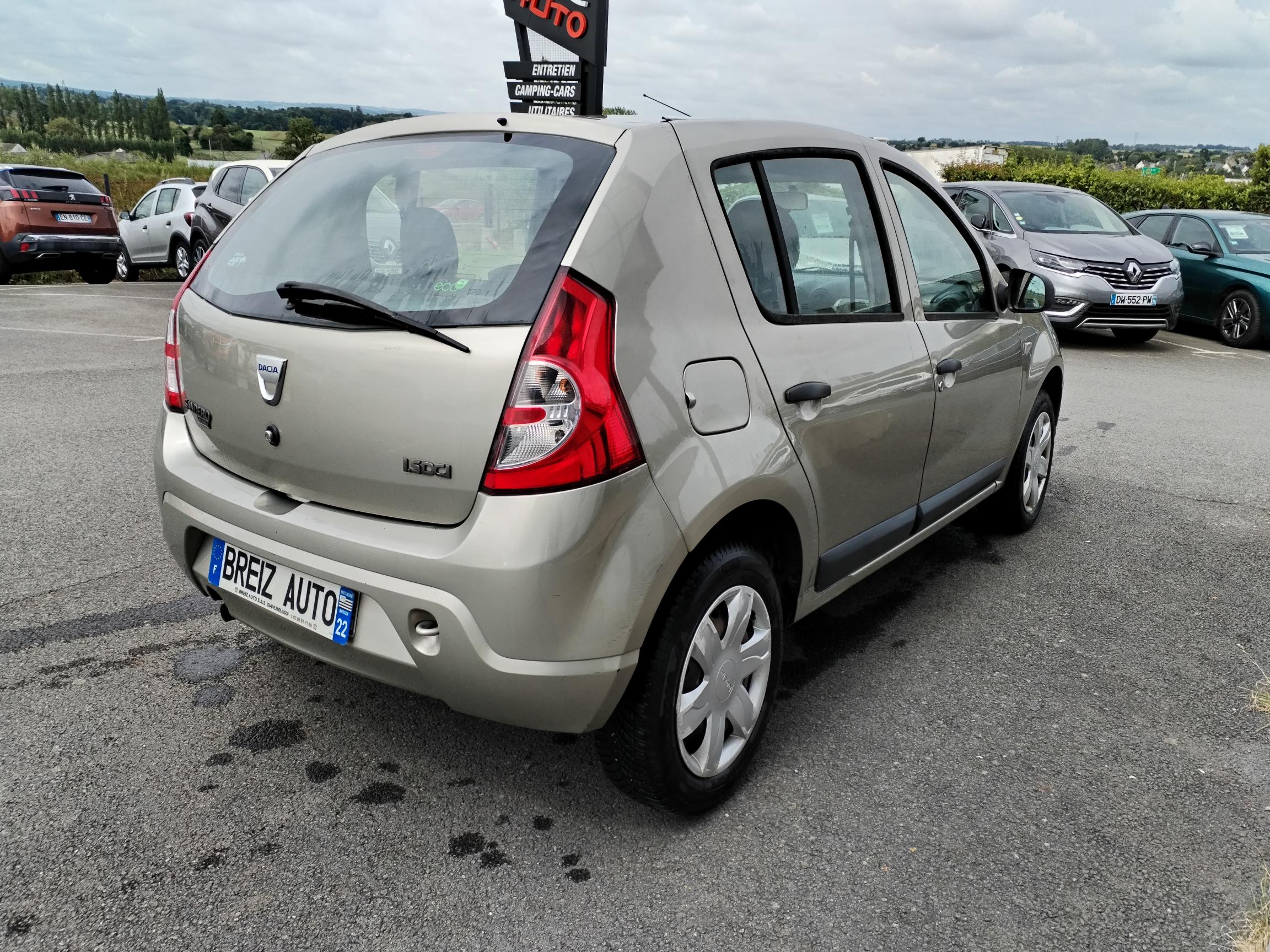 DACIA           SANDERO