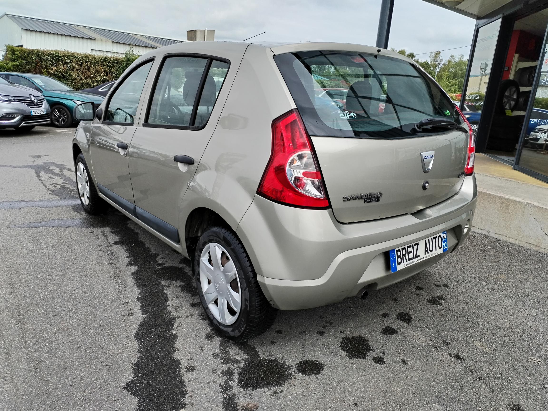 DACIA           SANDERO