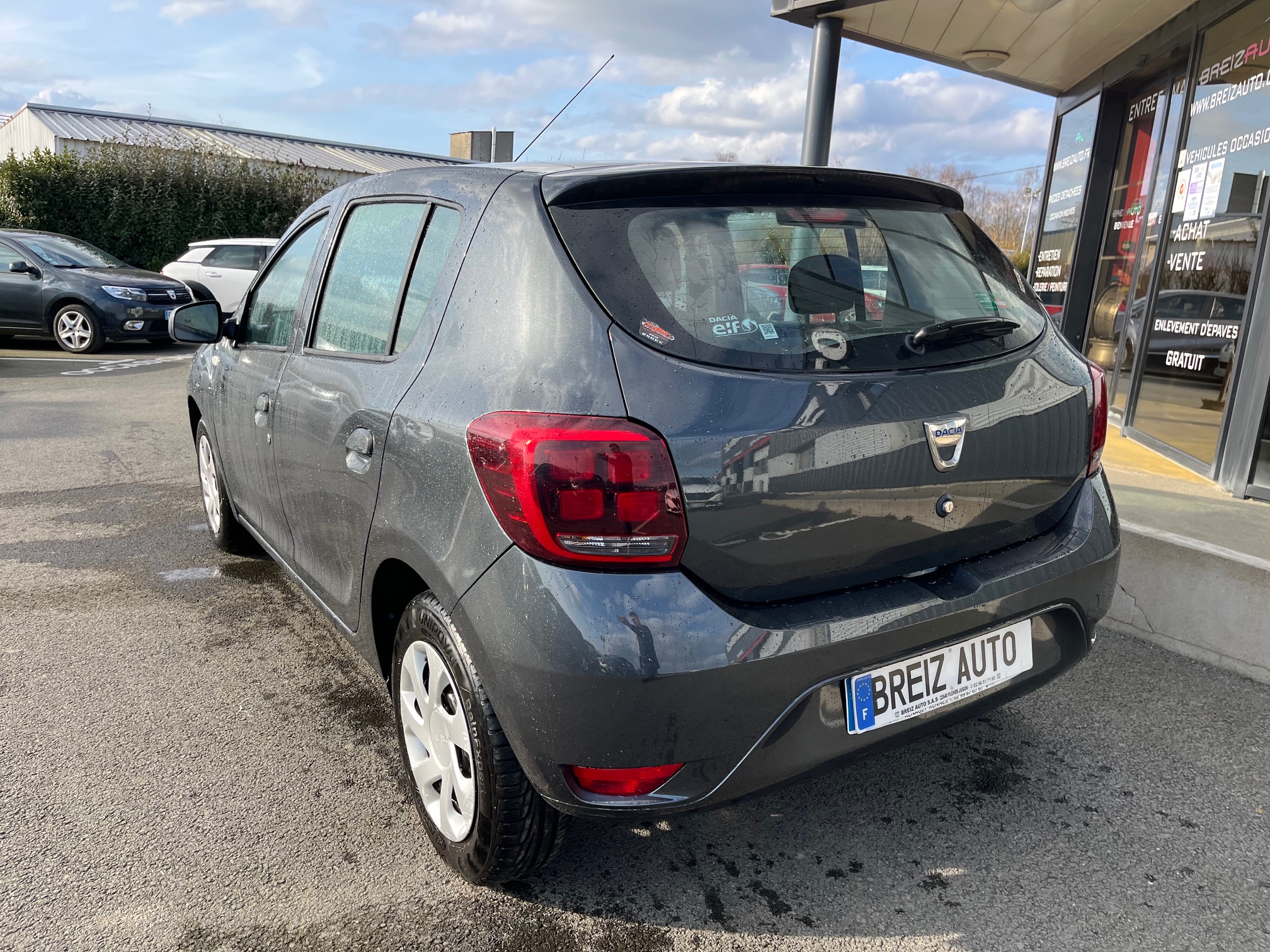 DACIA           SANDERO