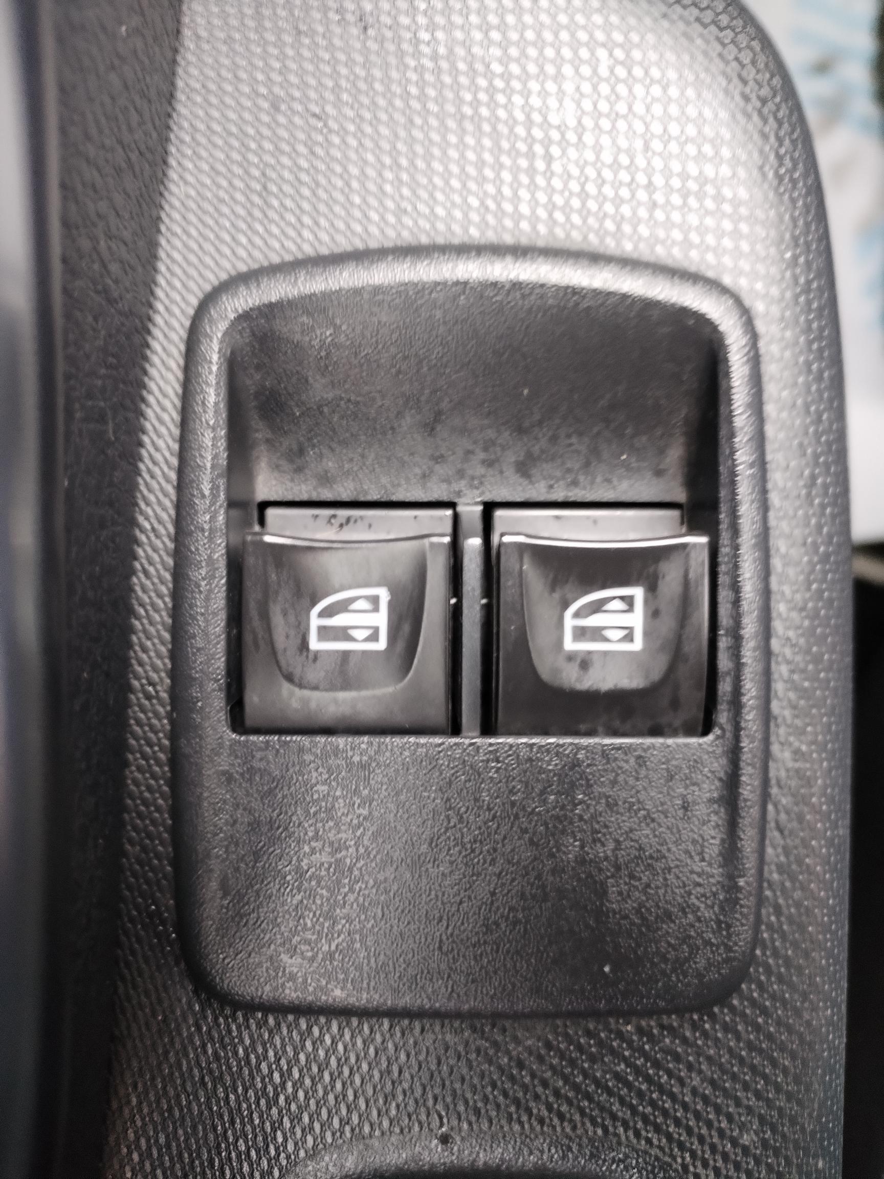 DACIA           SANDERO