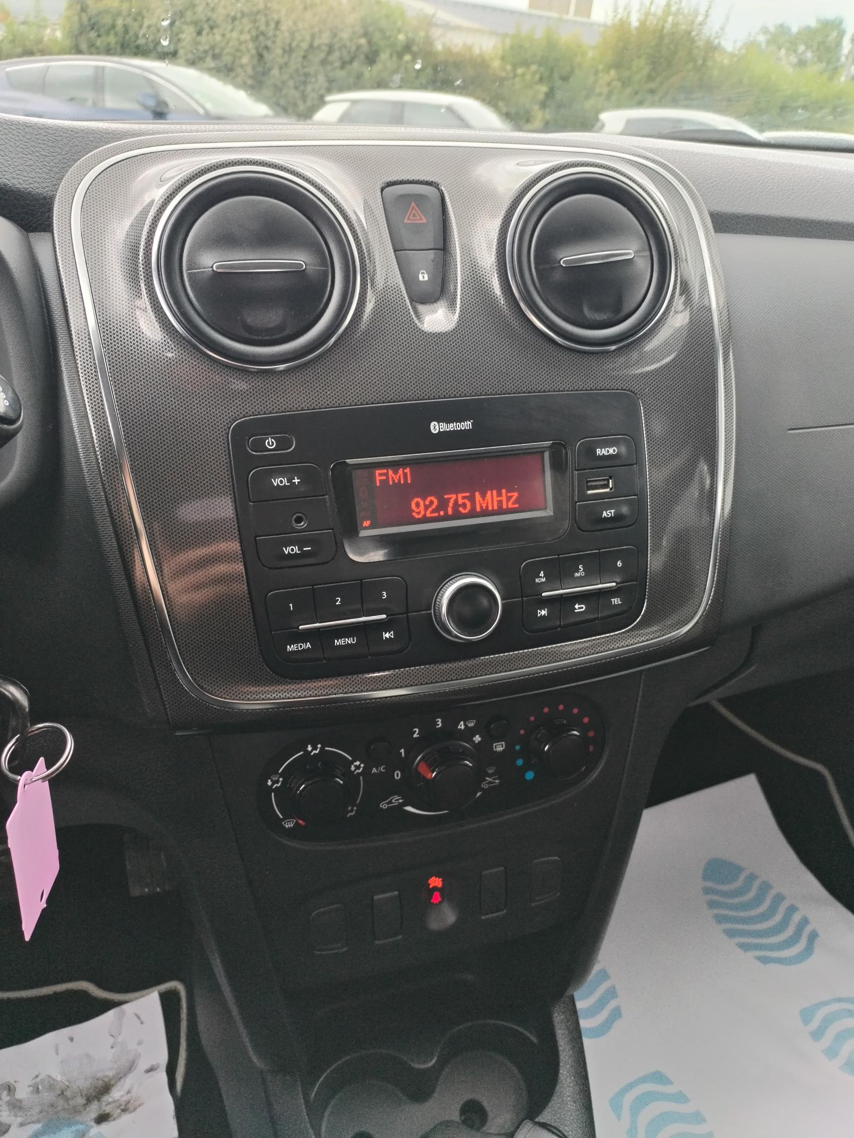 DACIA           SANDERO