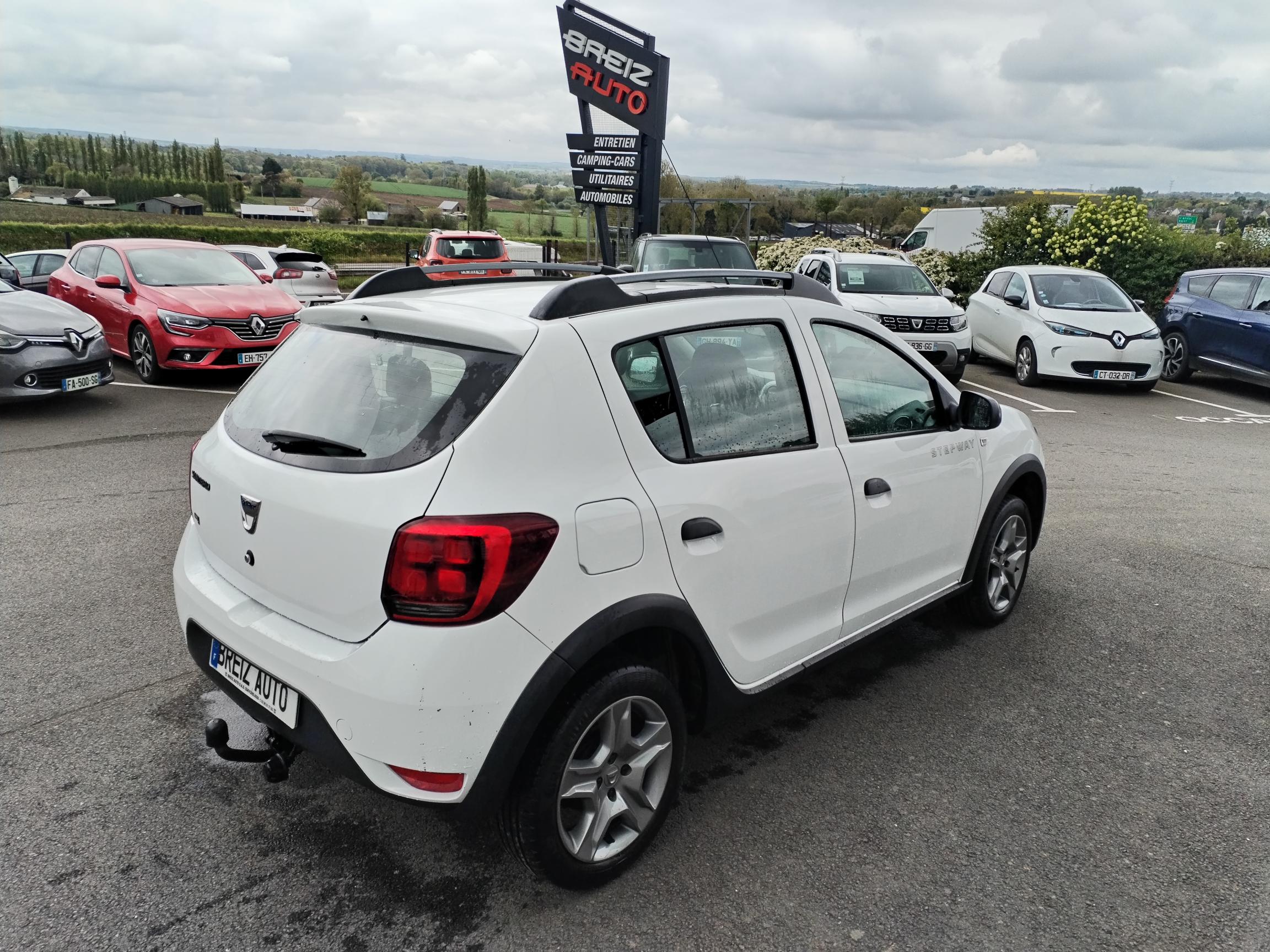 DACIA           SANDERO