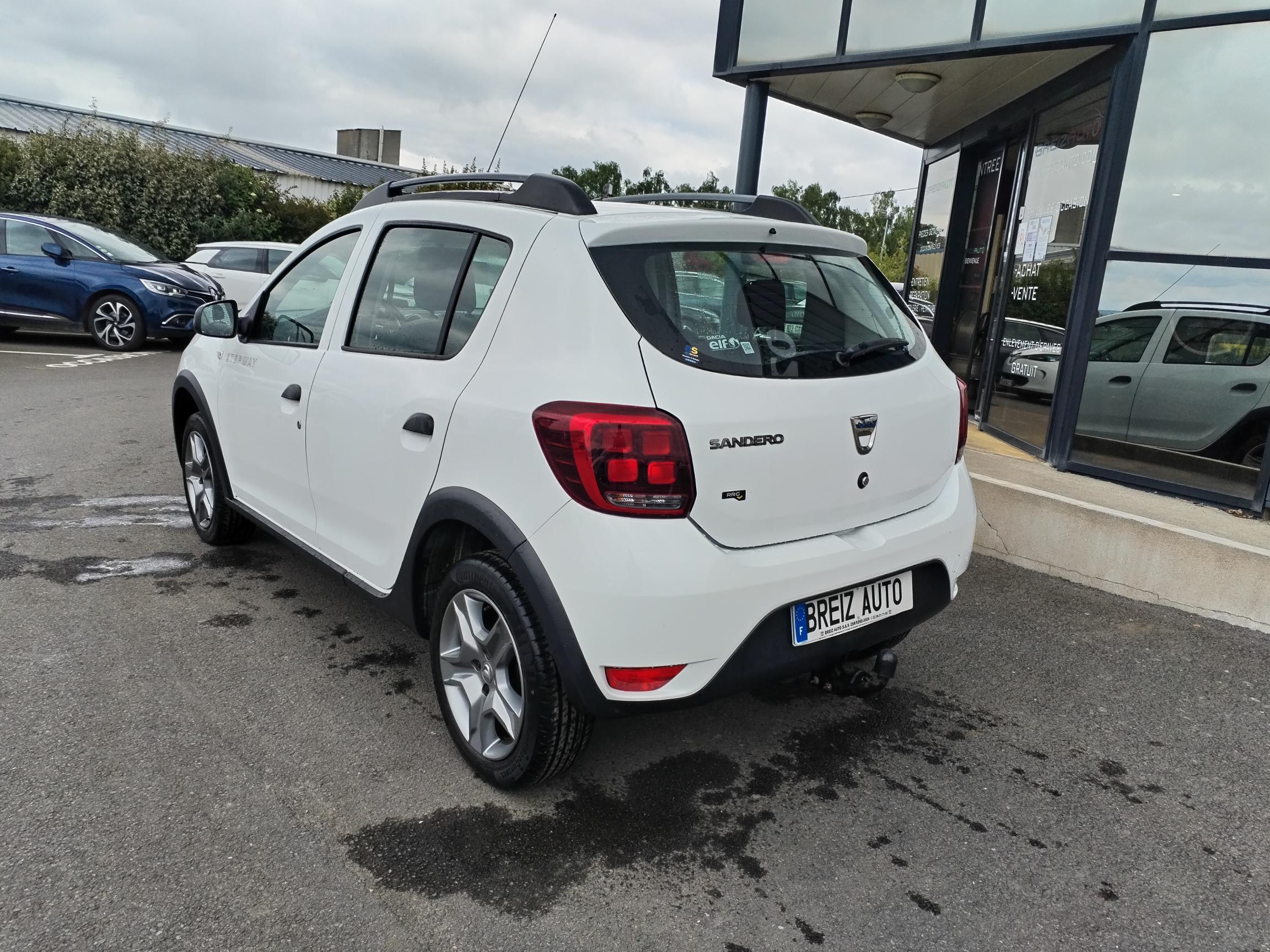 DACIA           SANDERO