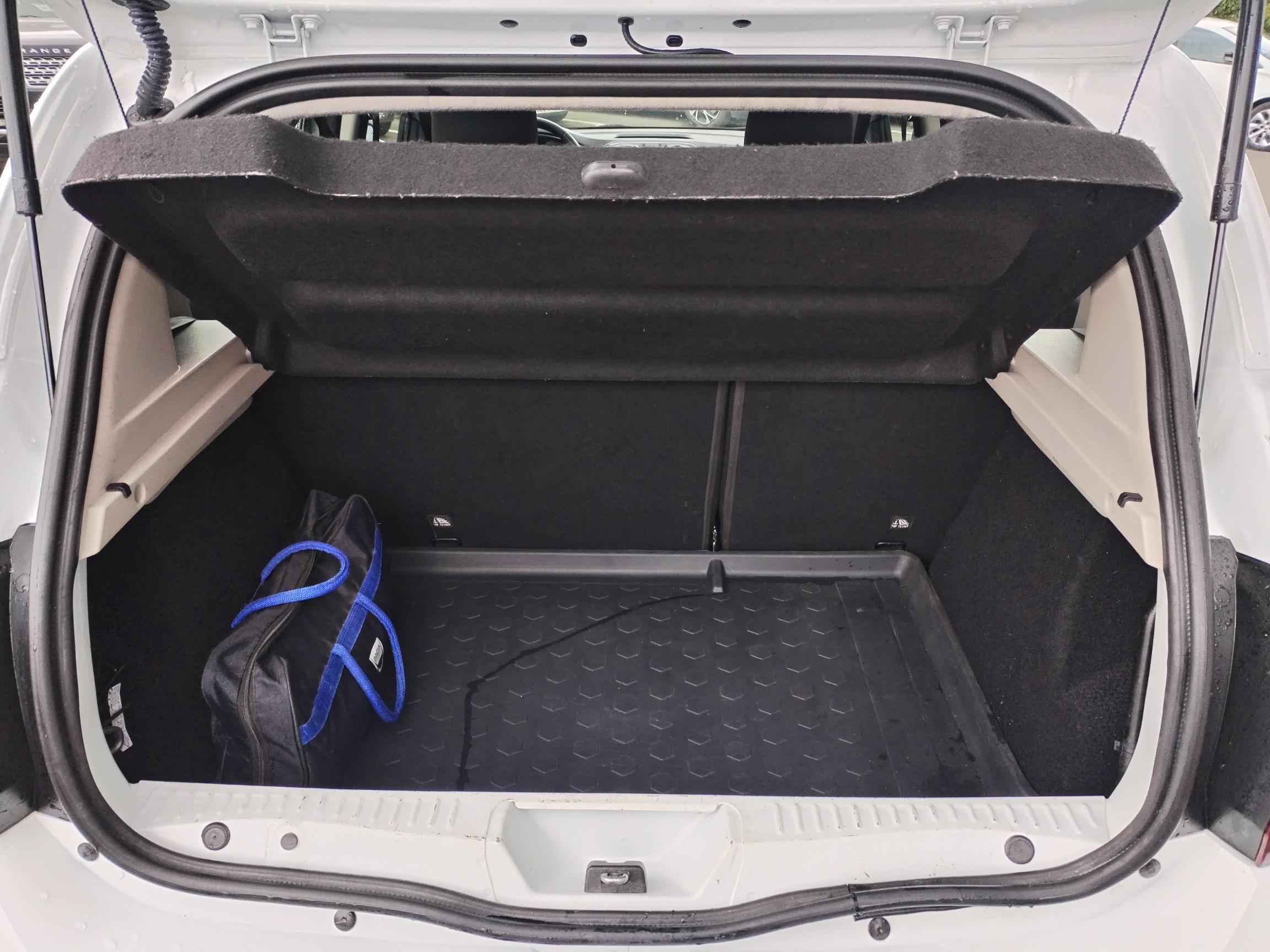 DACIA           SANDERO