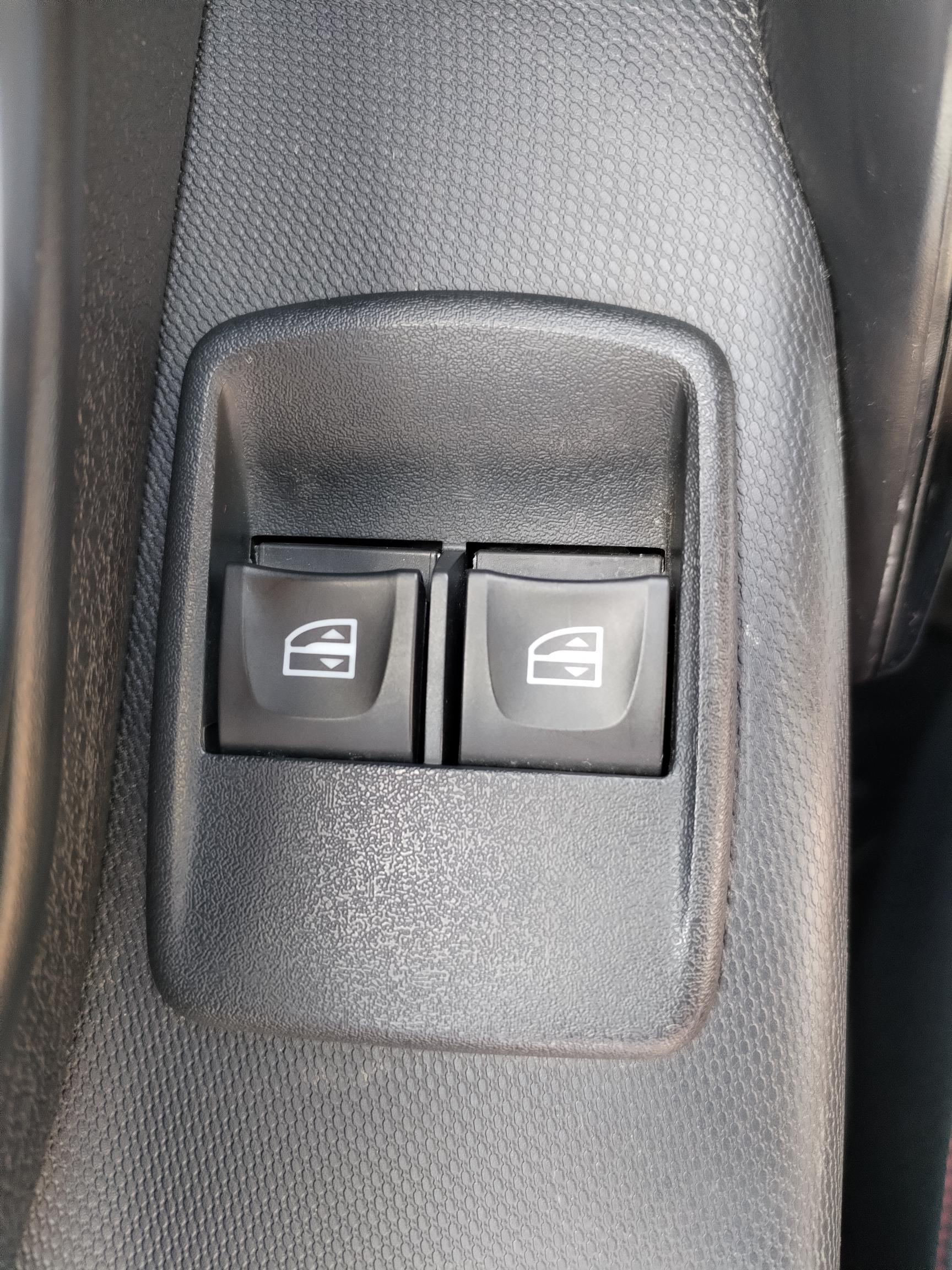 DACIA           SANDERO