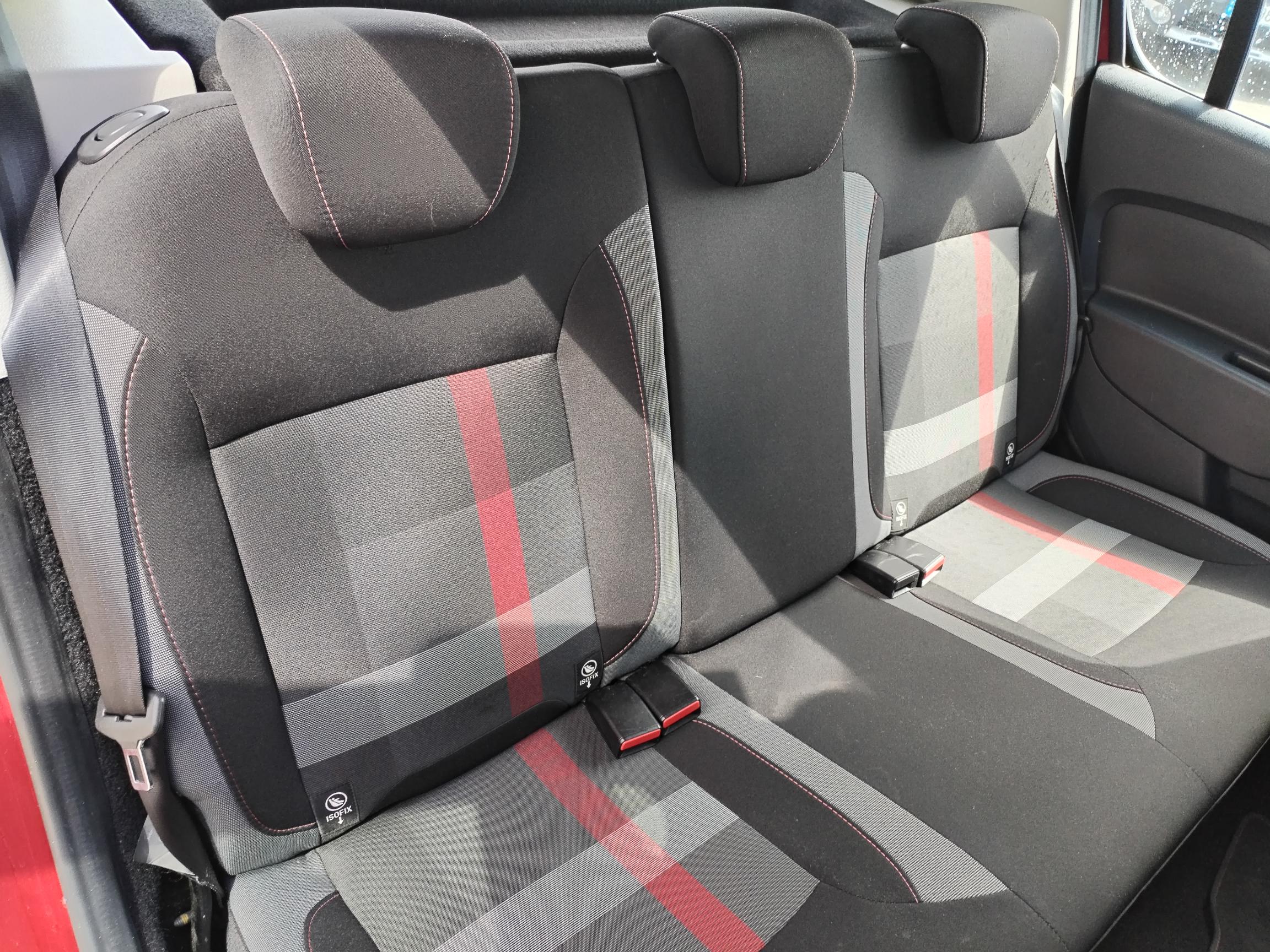 DACIA           SANDERO