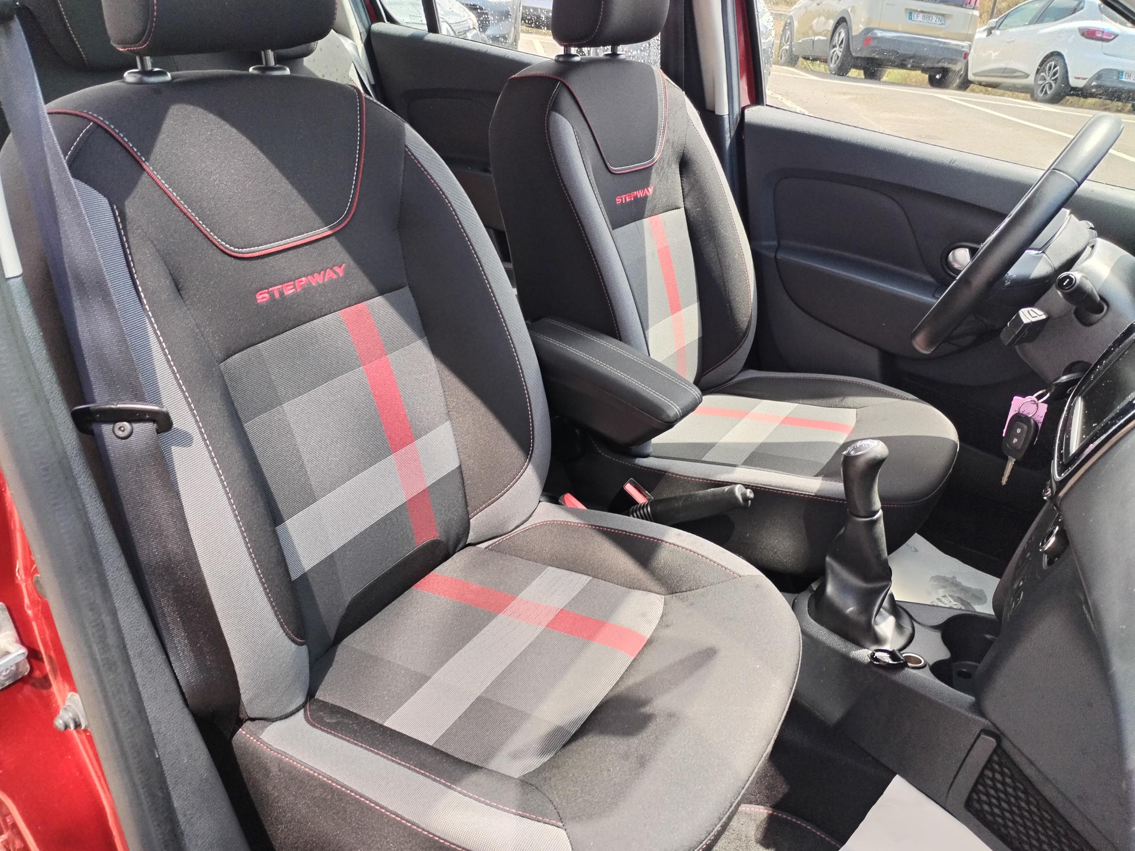 DACIA           SANDERO