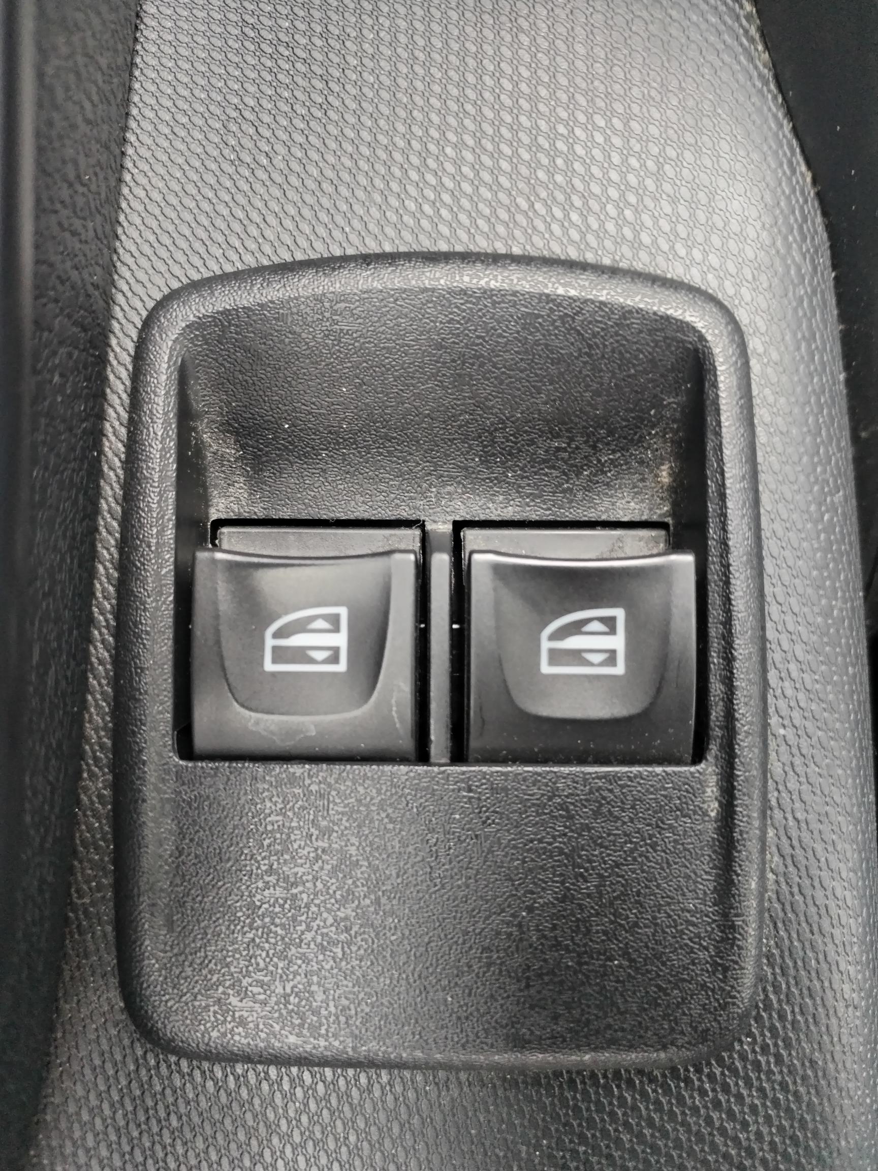 DACIA           SANDERO