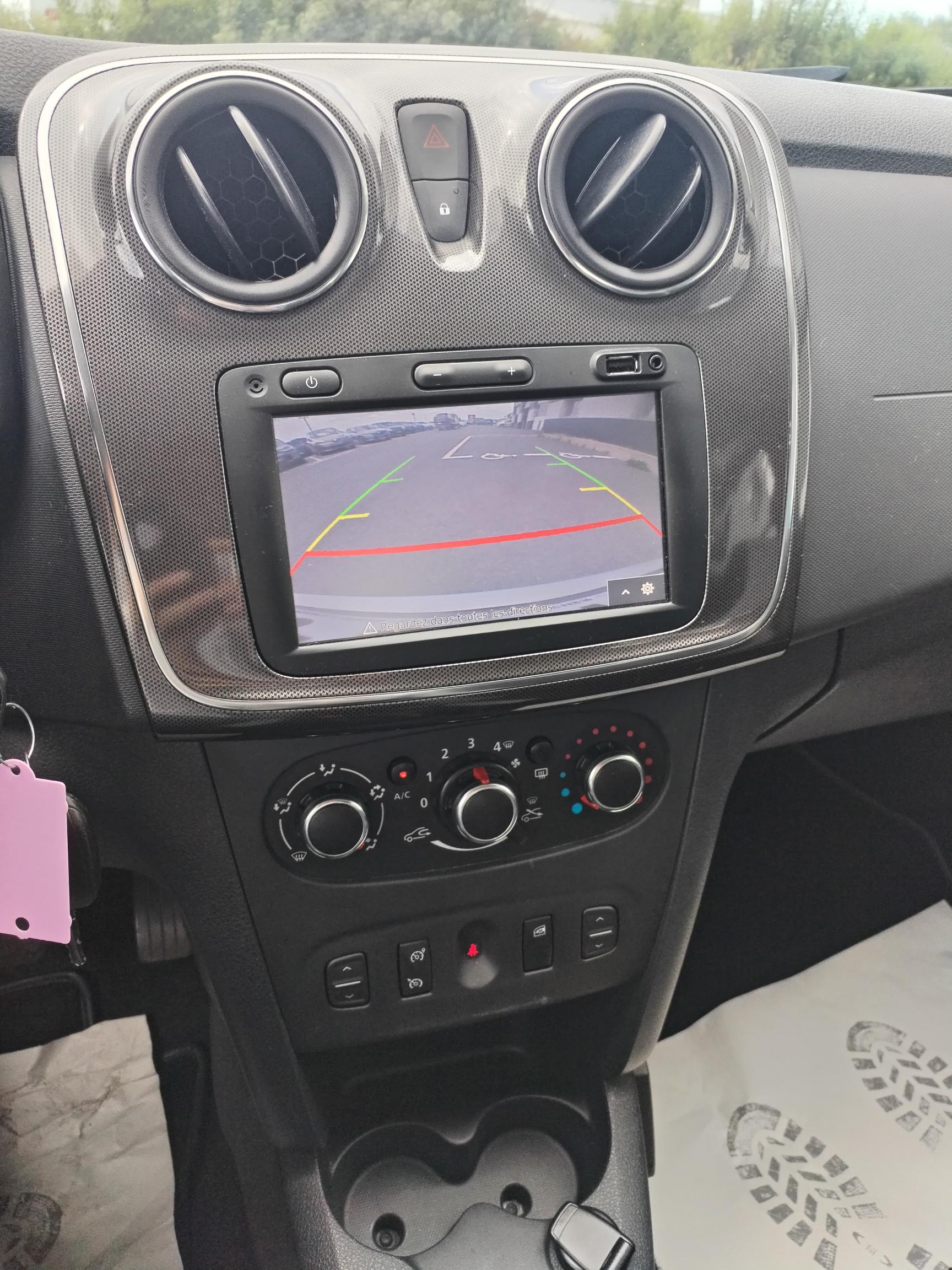 DACIA           SANDERO