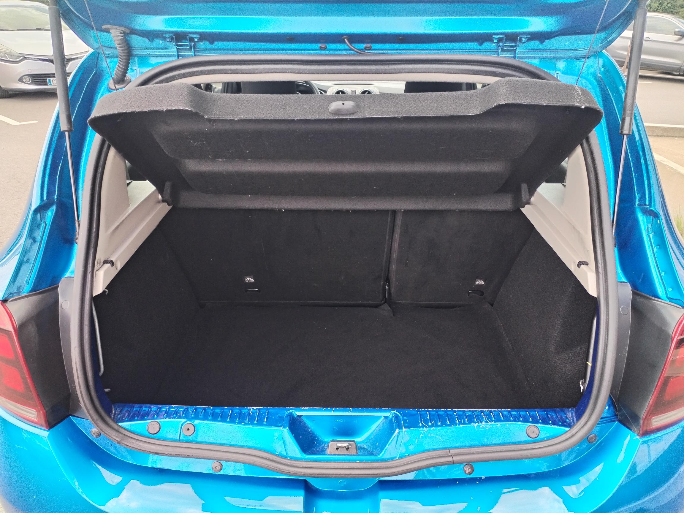 DACIA           SANDERO