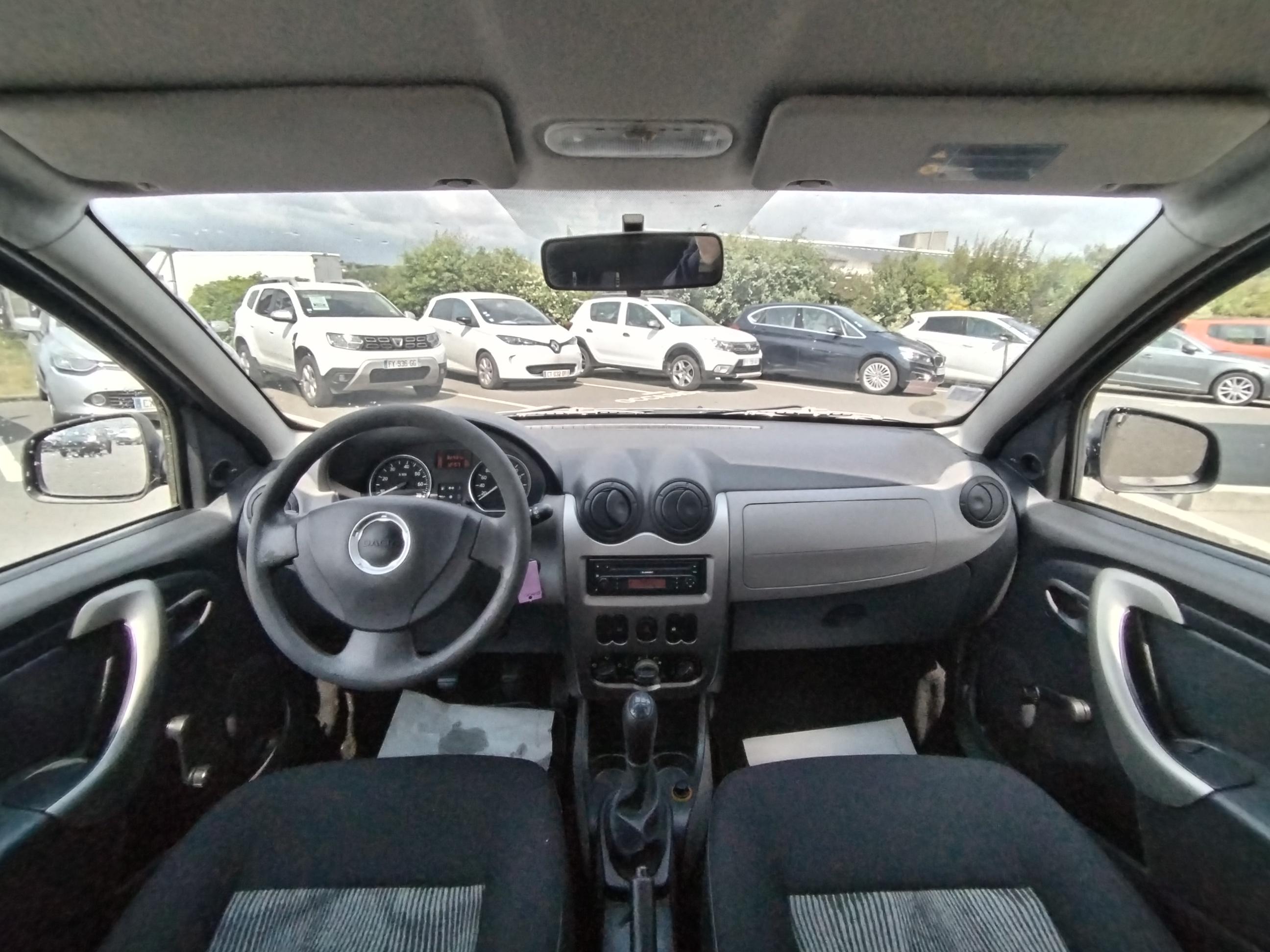 DACIA           SANDERO