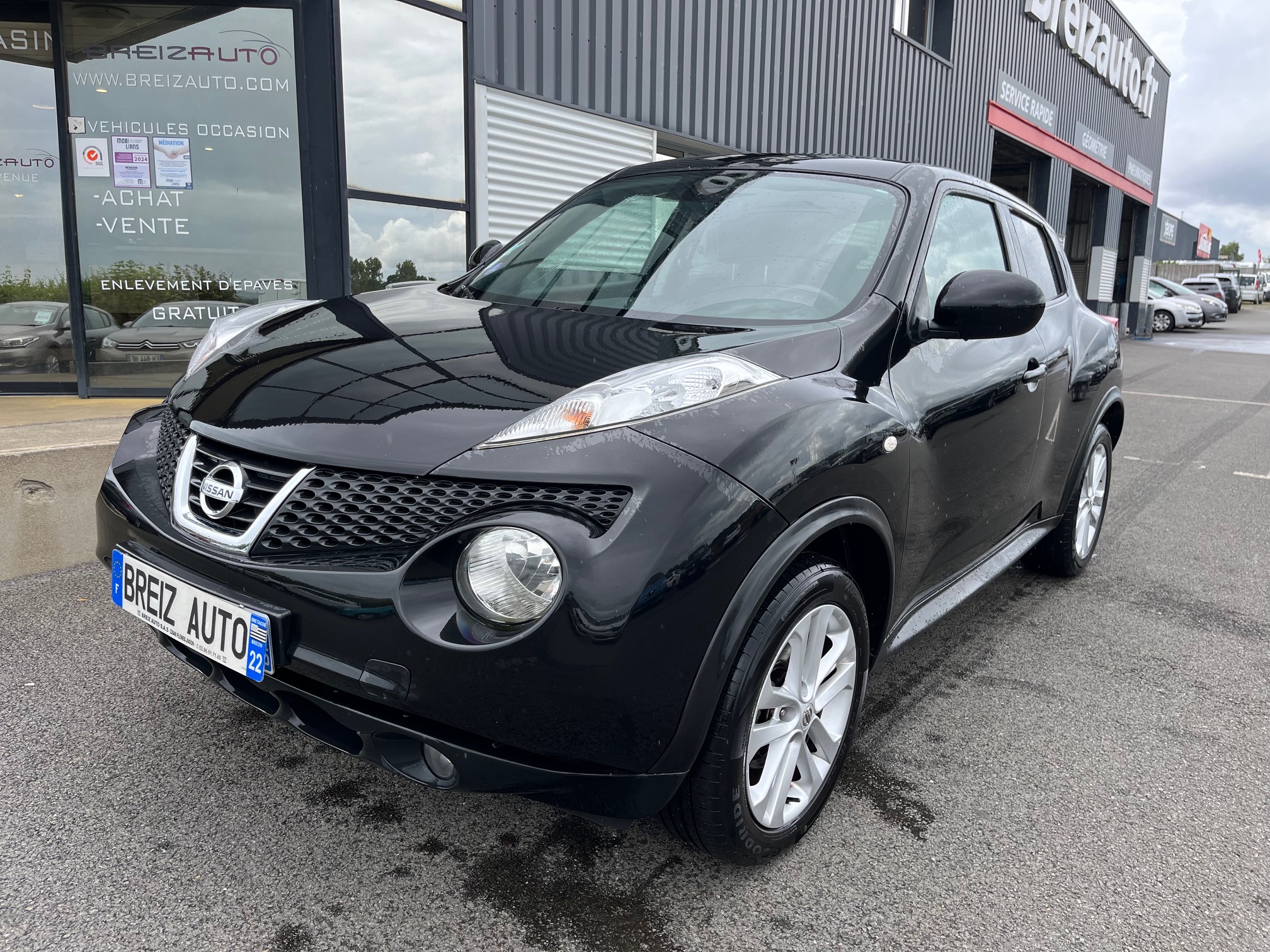 NISSAN          JUKE