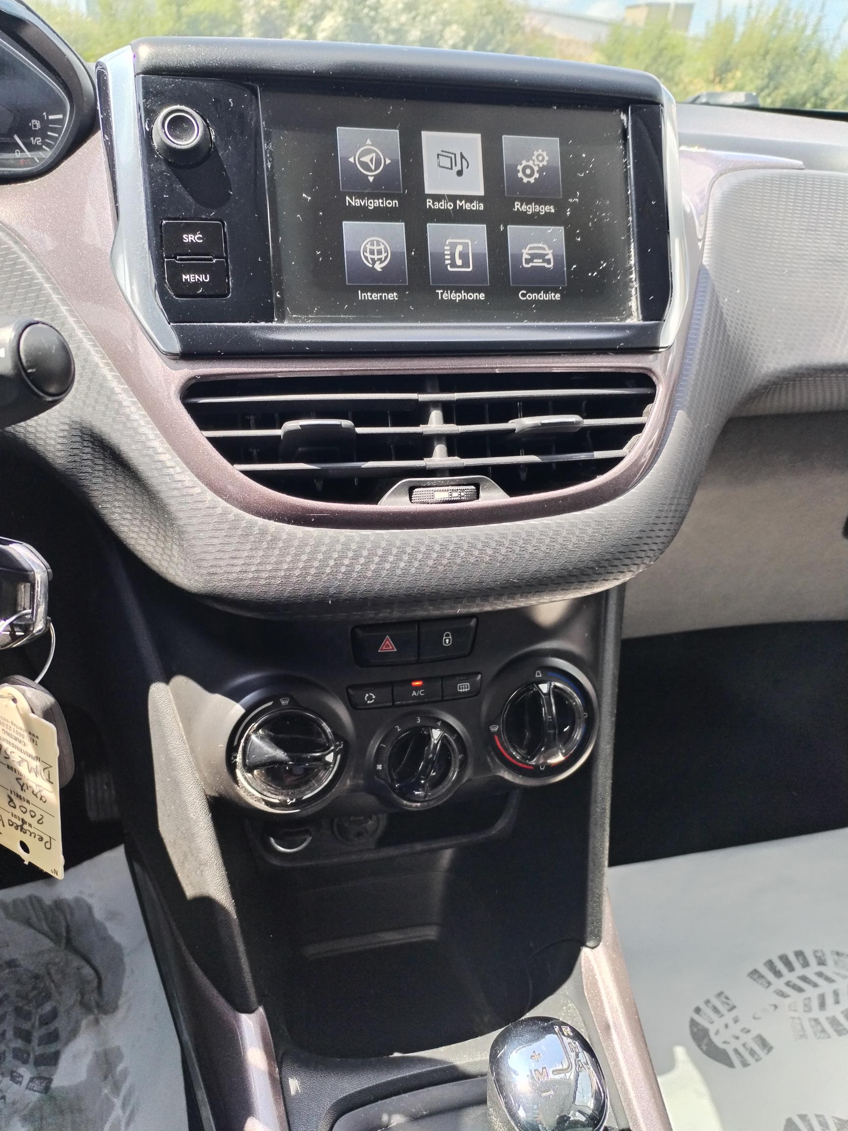 PEUGEOT         2008