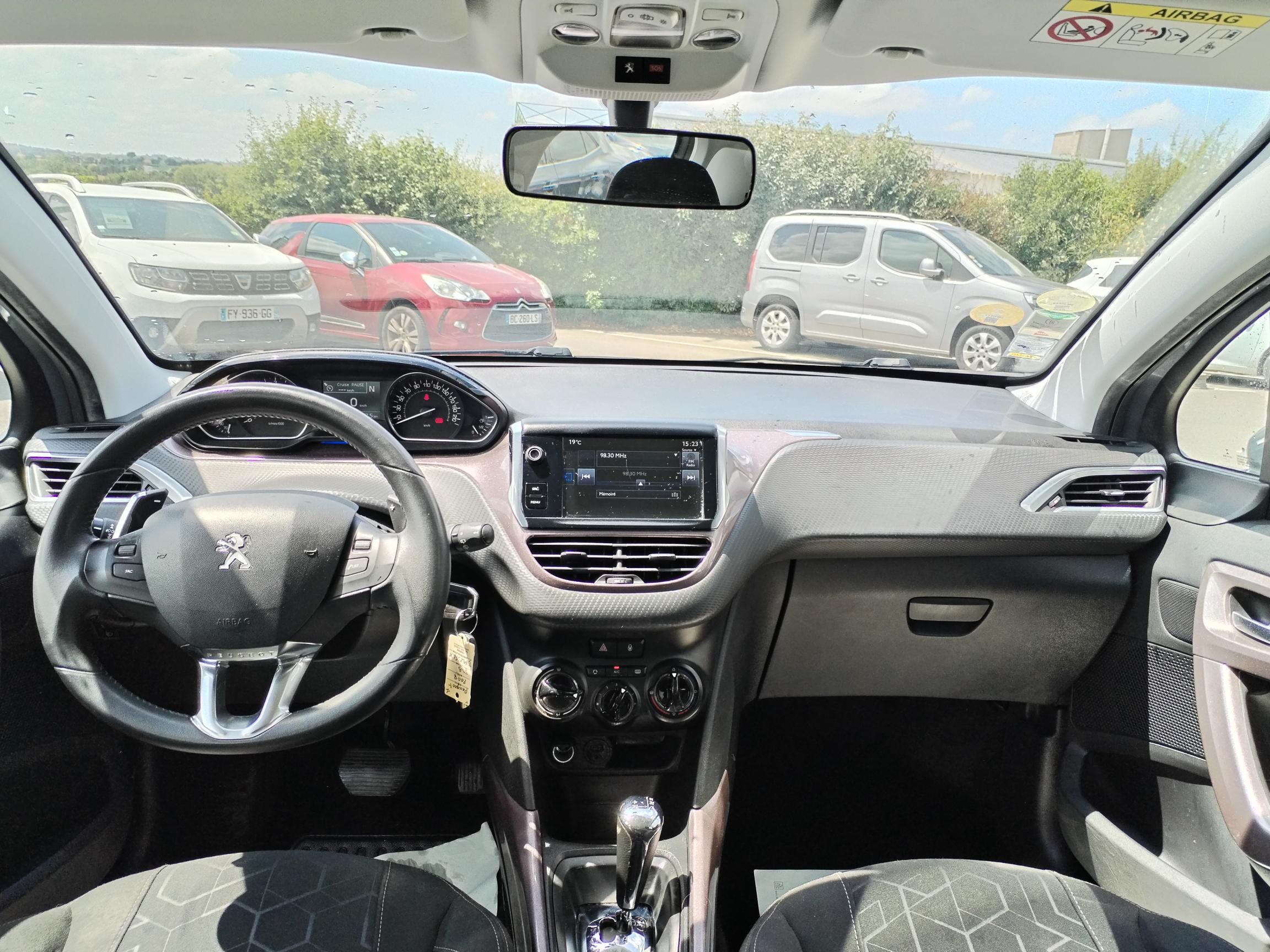 PEUGEOT         2008