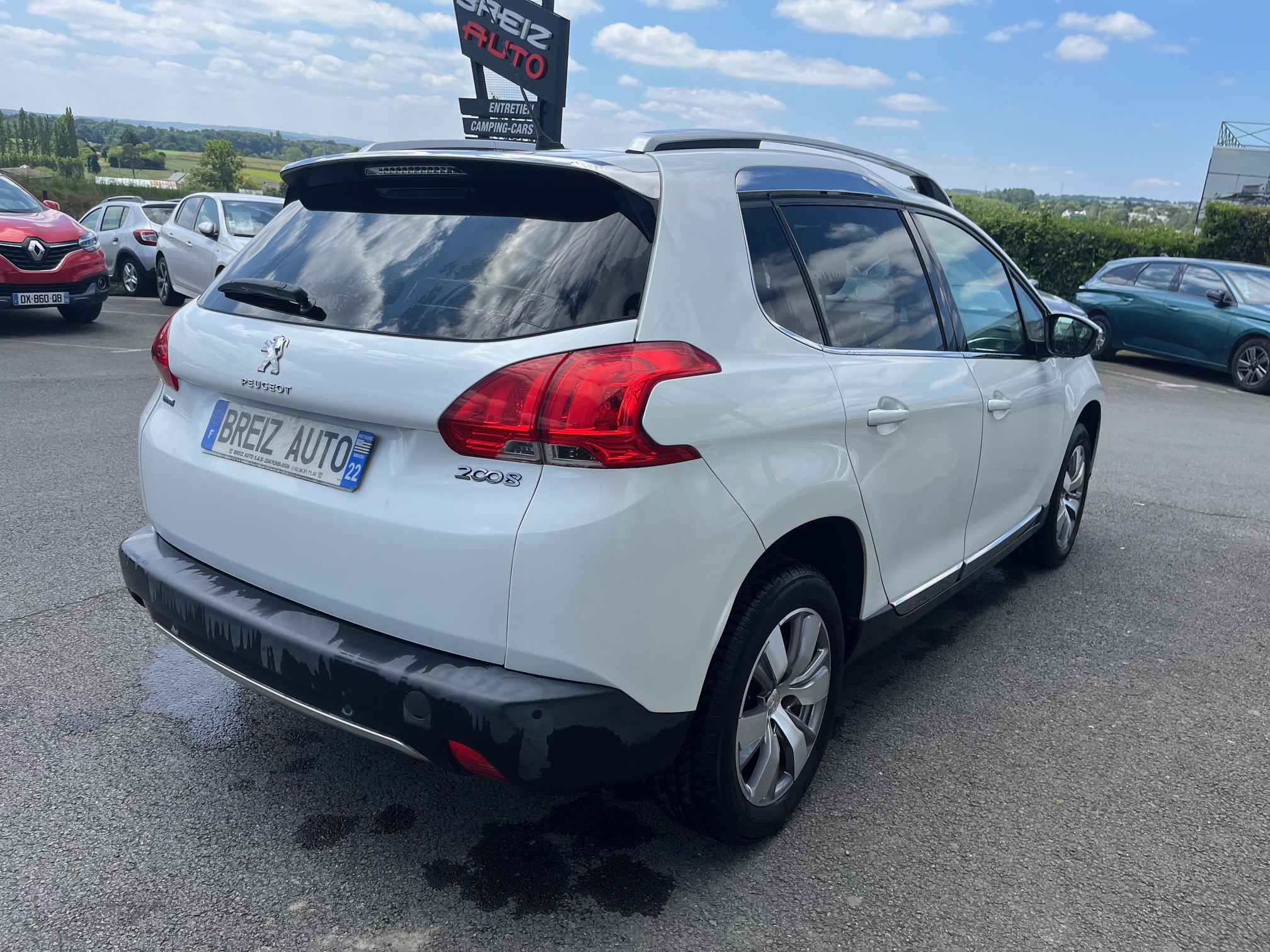 PEUGEOT         2008