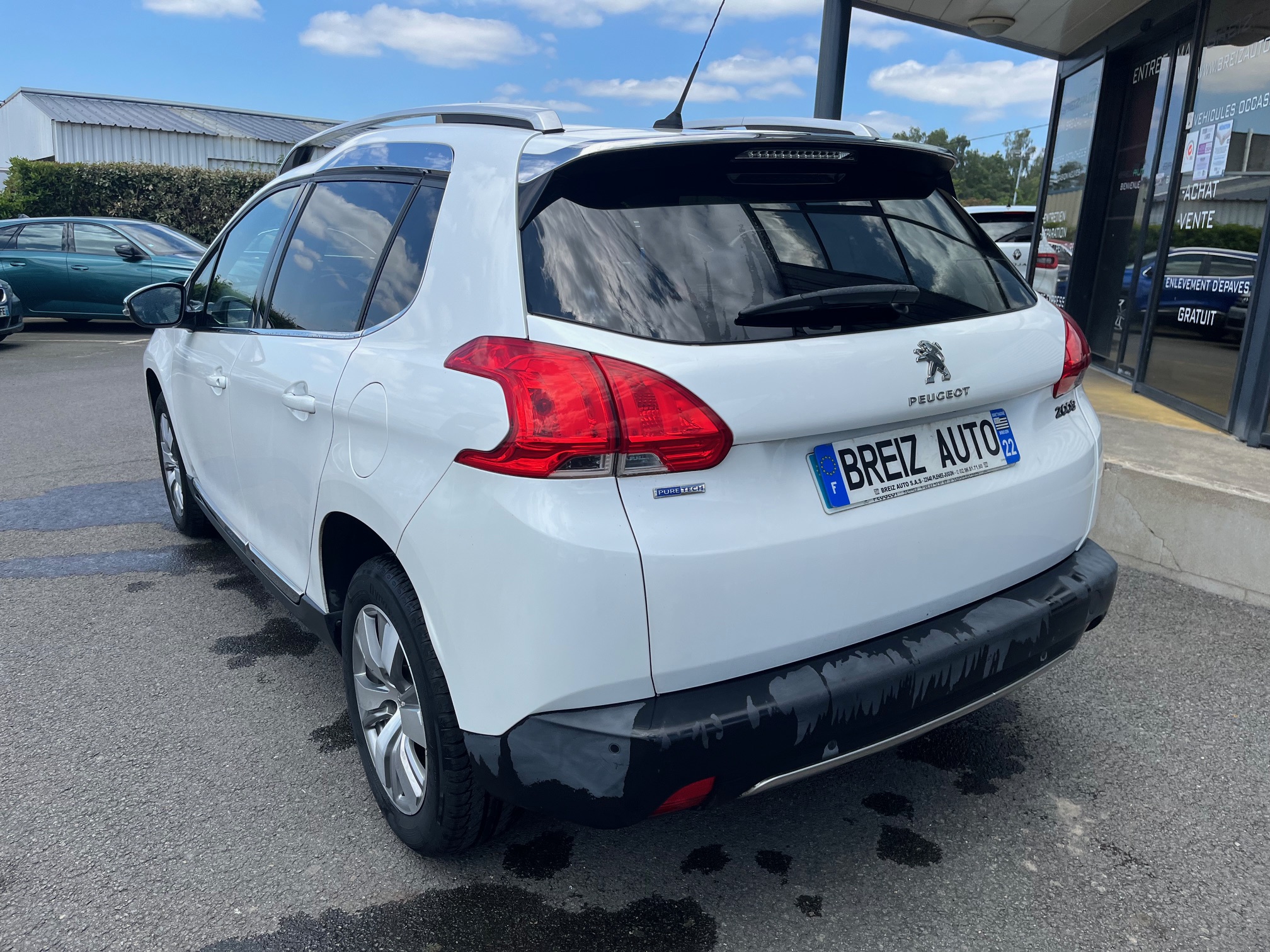 PEUGEOT         2008