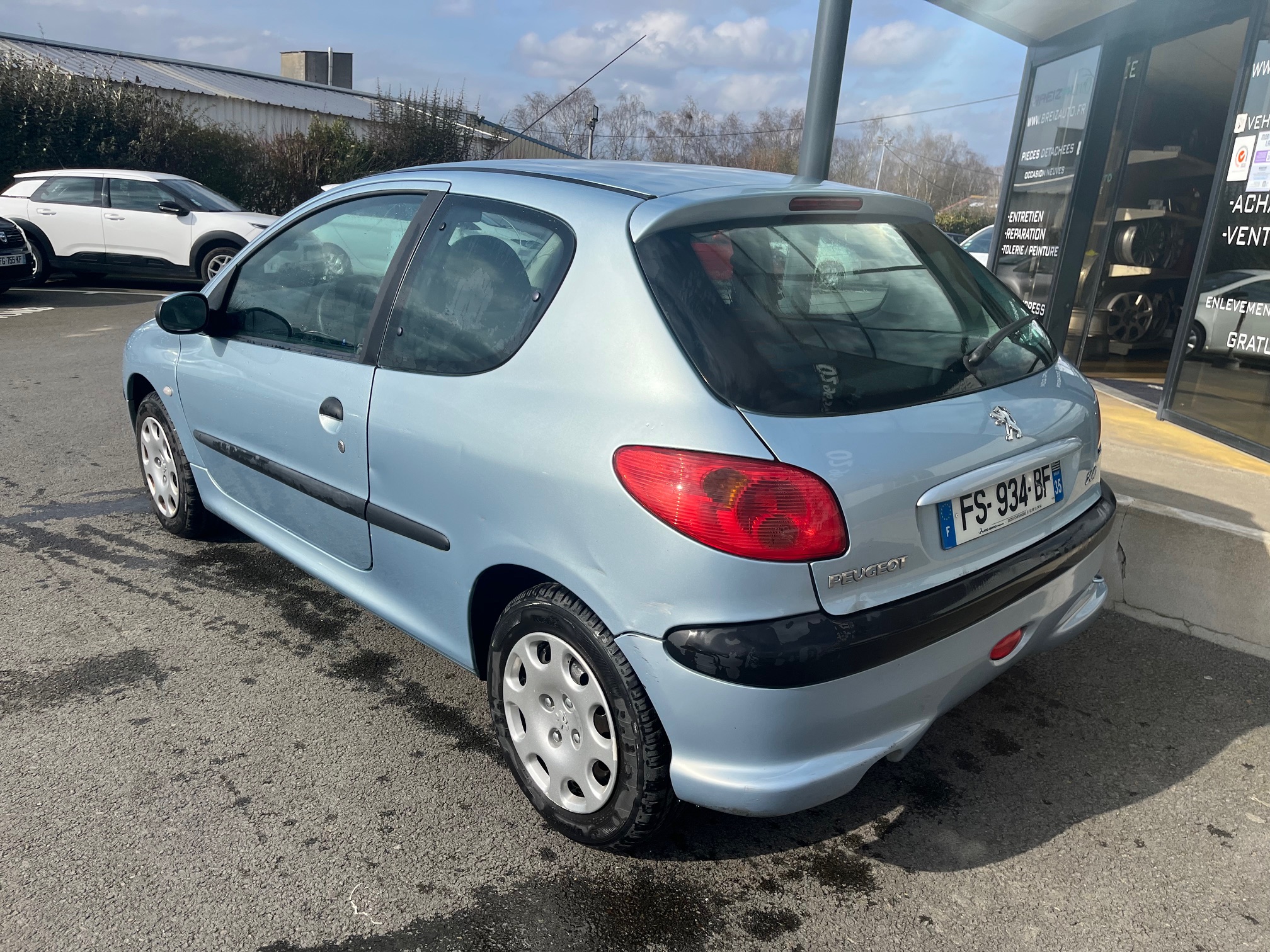 PEUGEOT         206