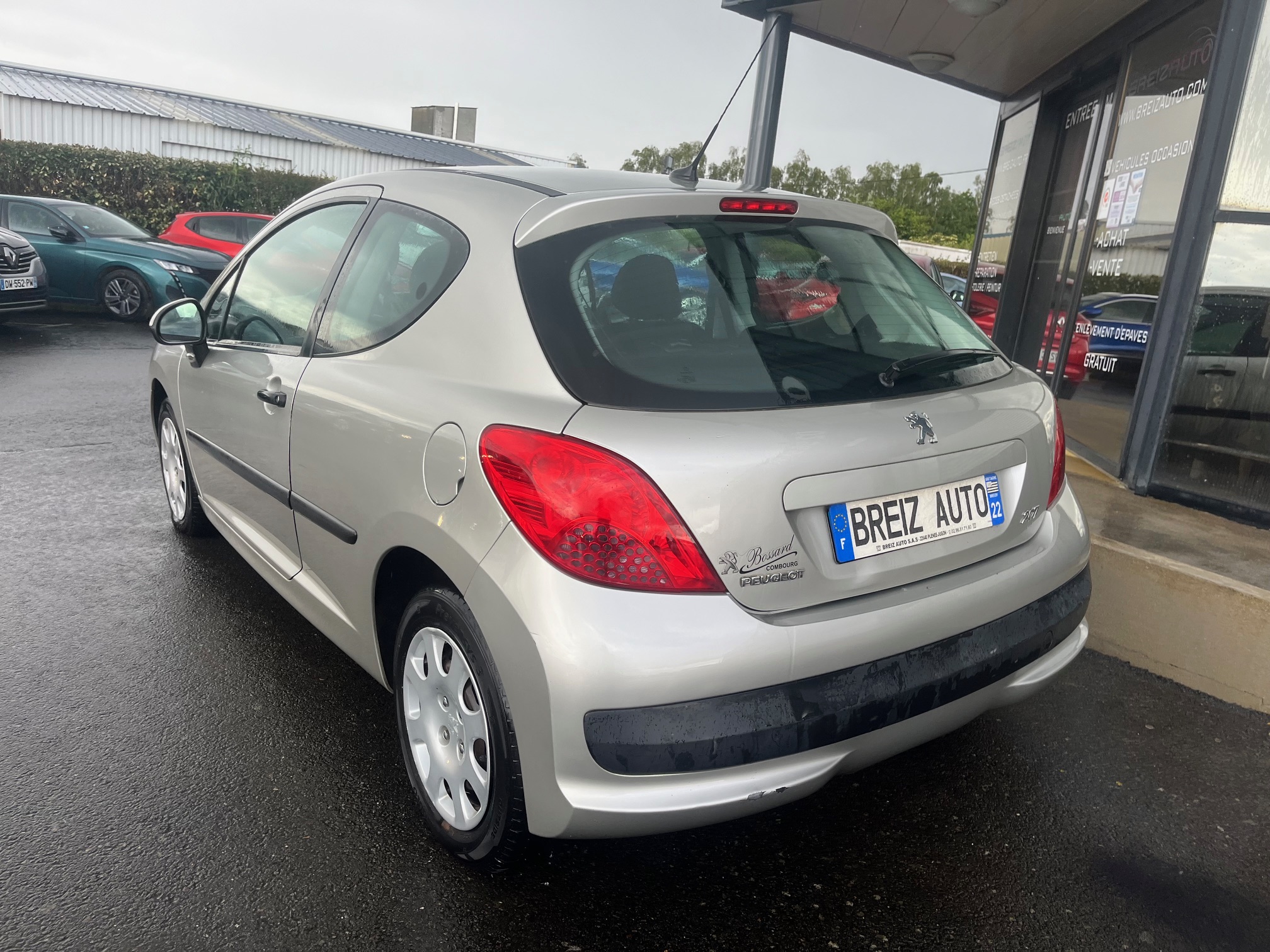 PEUGEOT         207