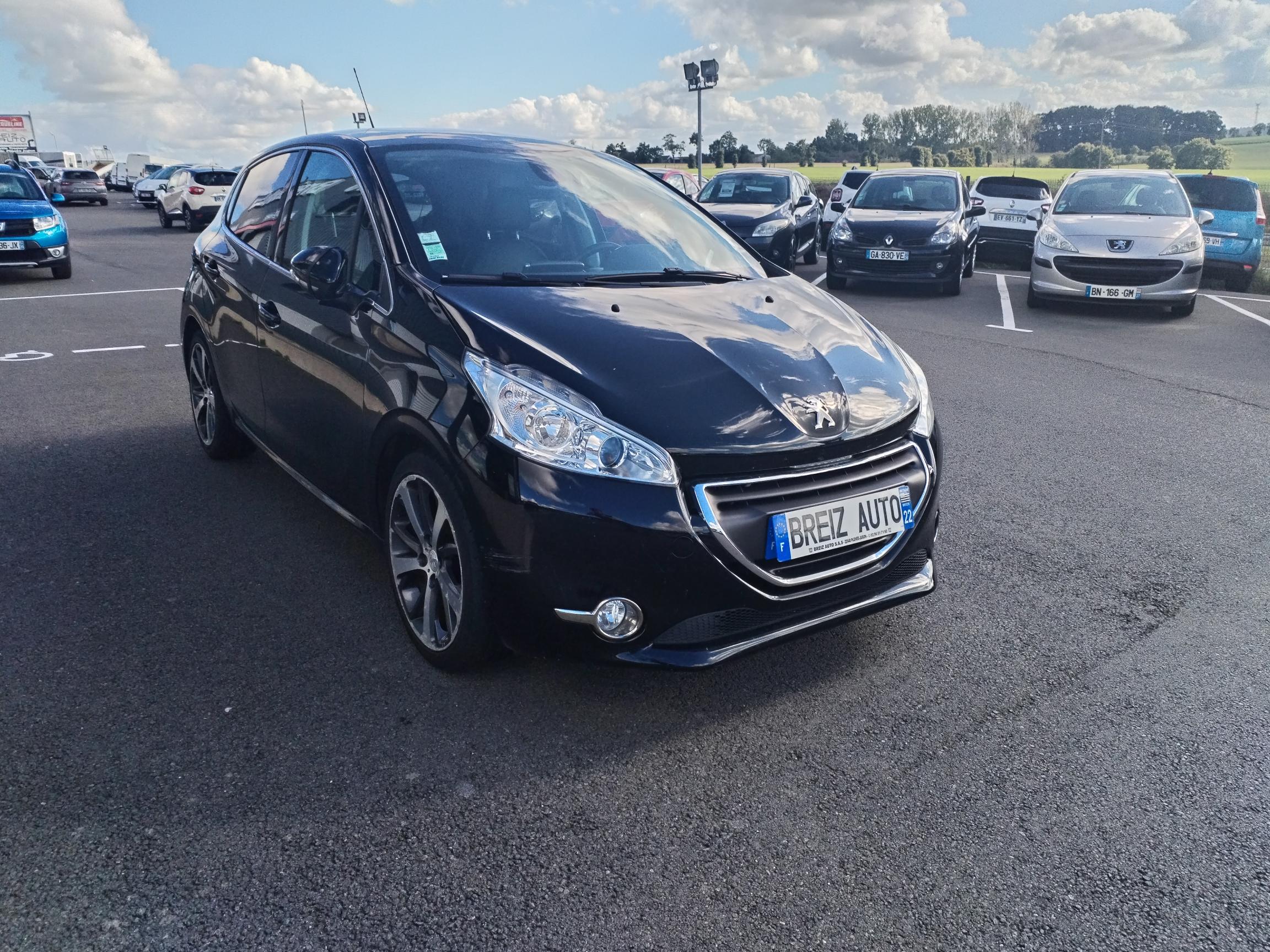 PEUGEOT         208