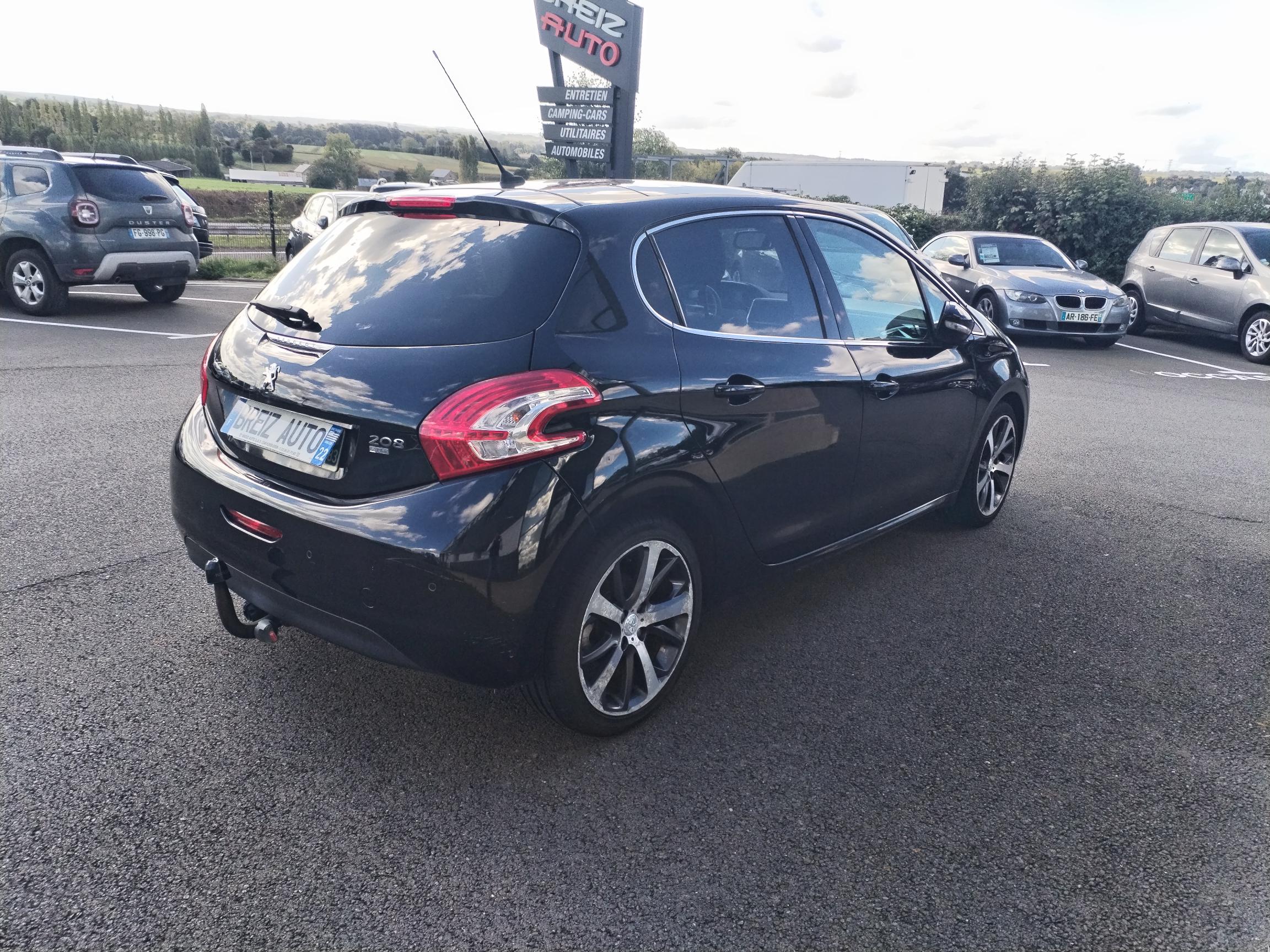 PEUGEOT         208