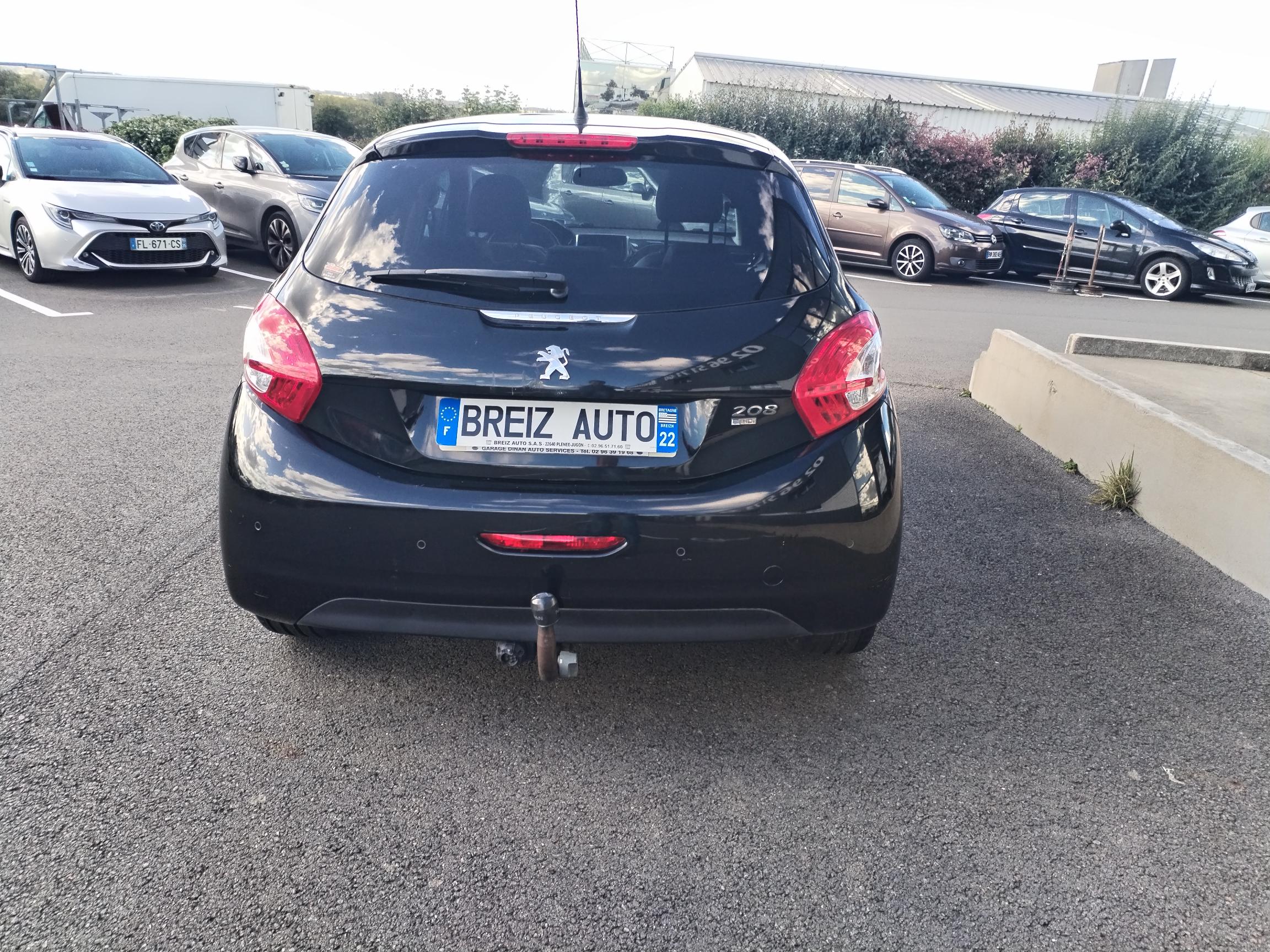 PEUGEOT         208