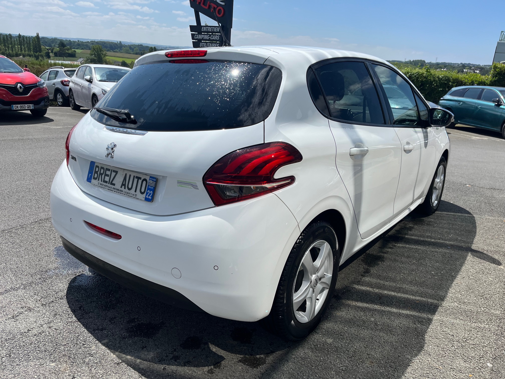 PEUGEOT         208