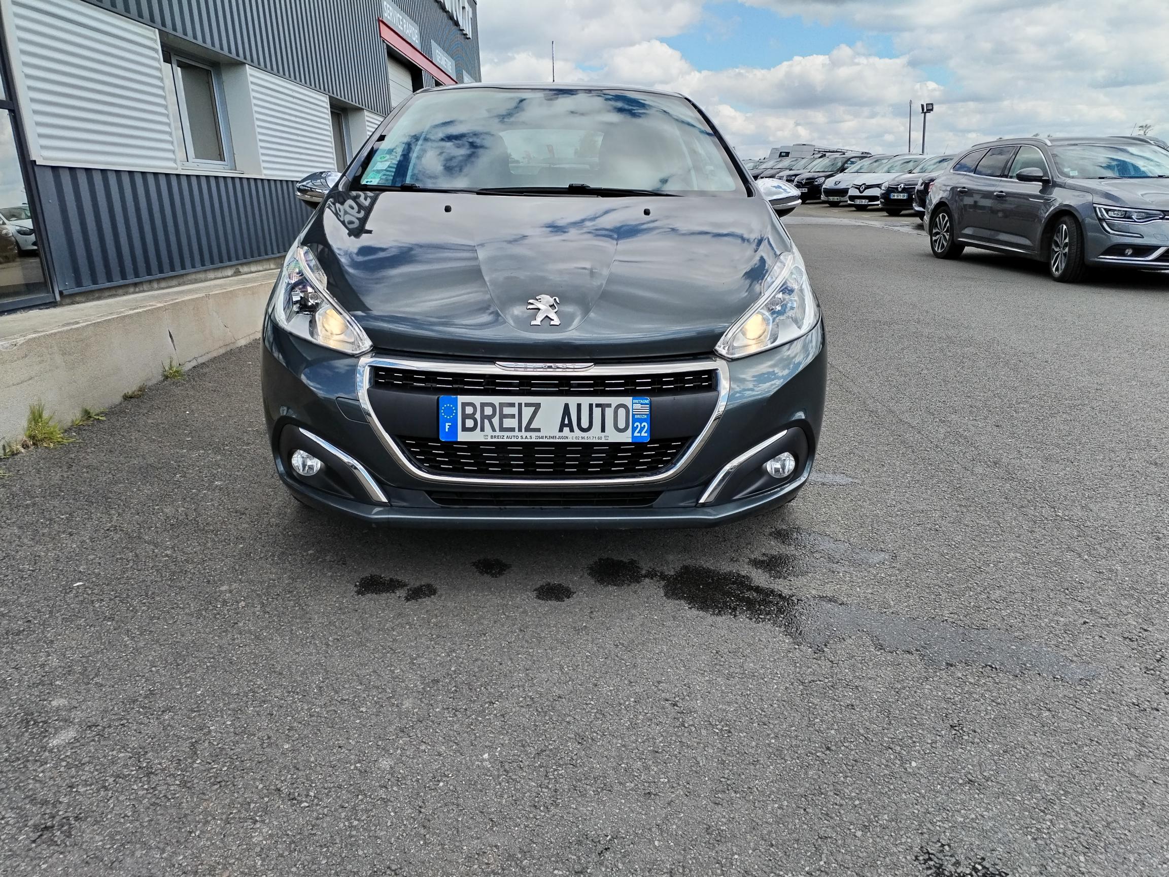 PEUGEOT         208