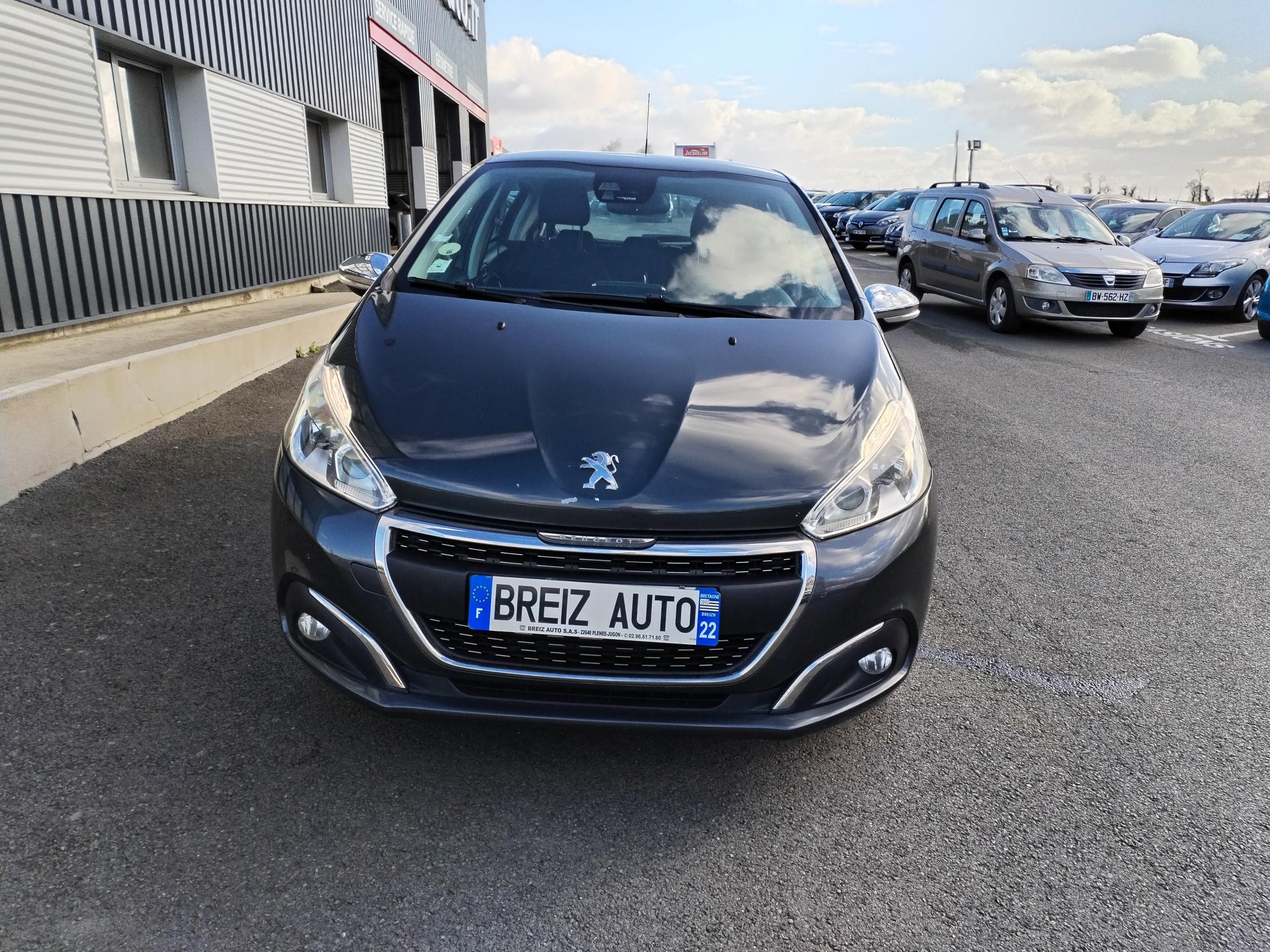 PEUGEOT         208