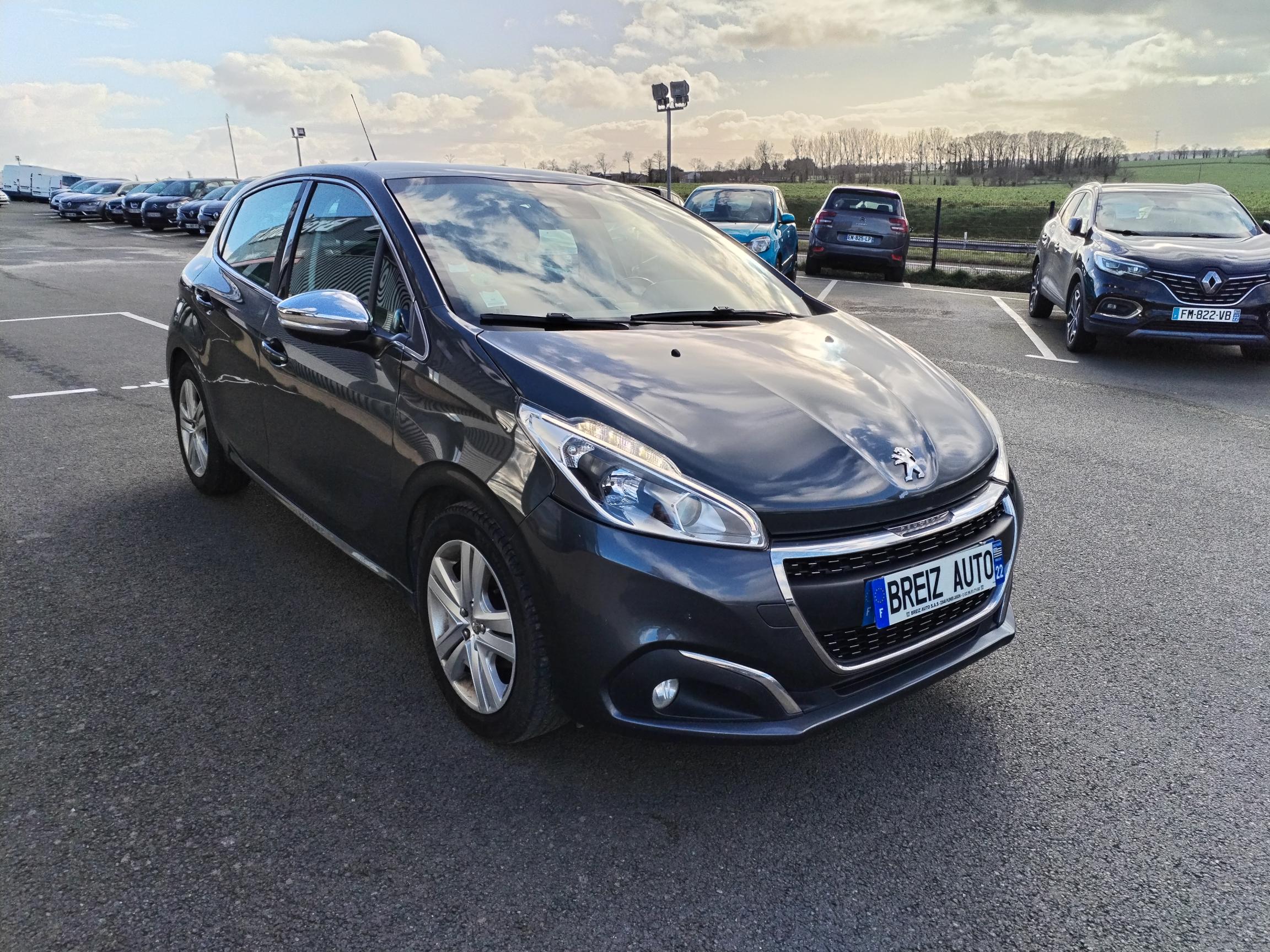 PEUGEOT         208