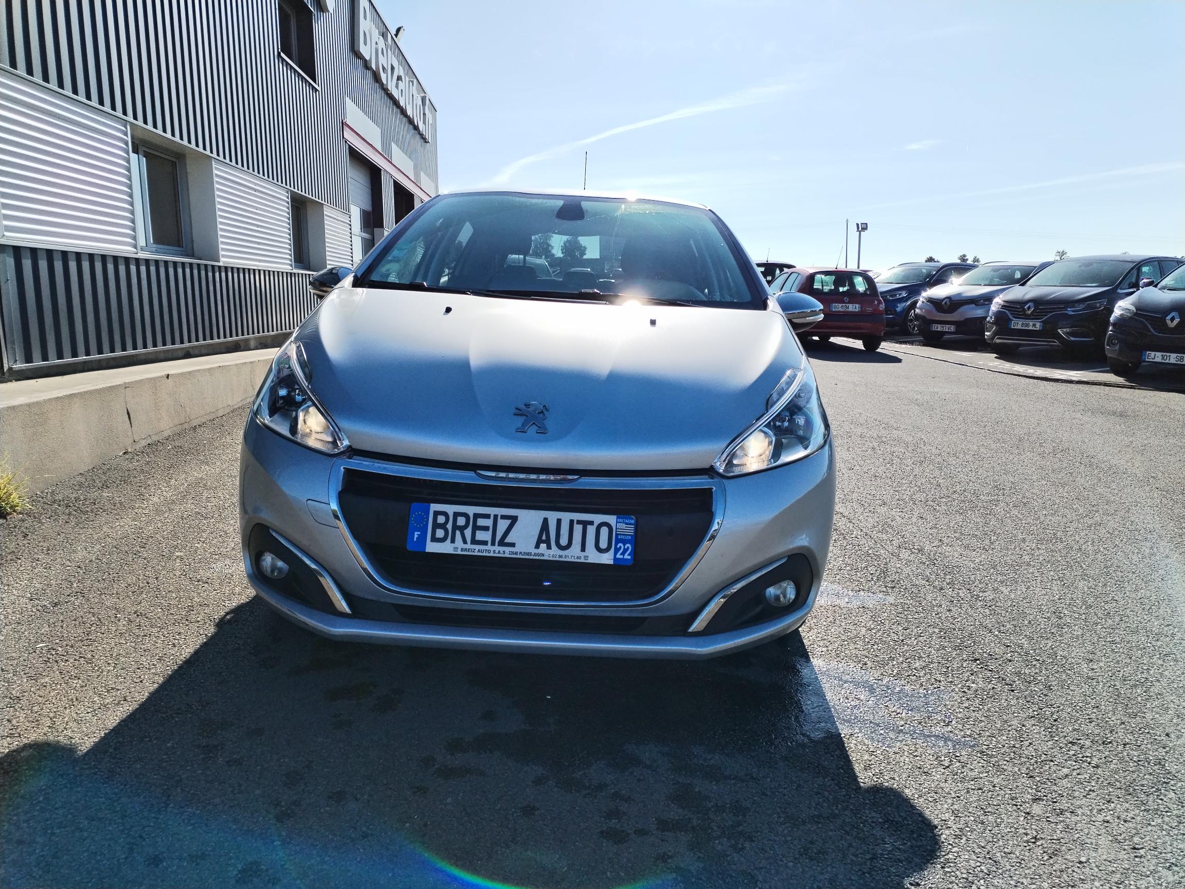 PEUGEOT         208