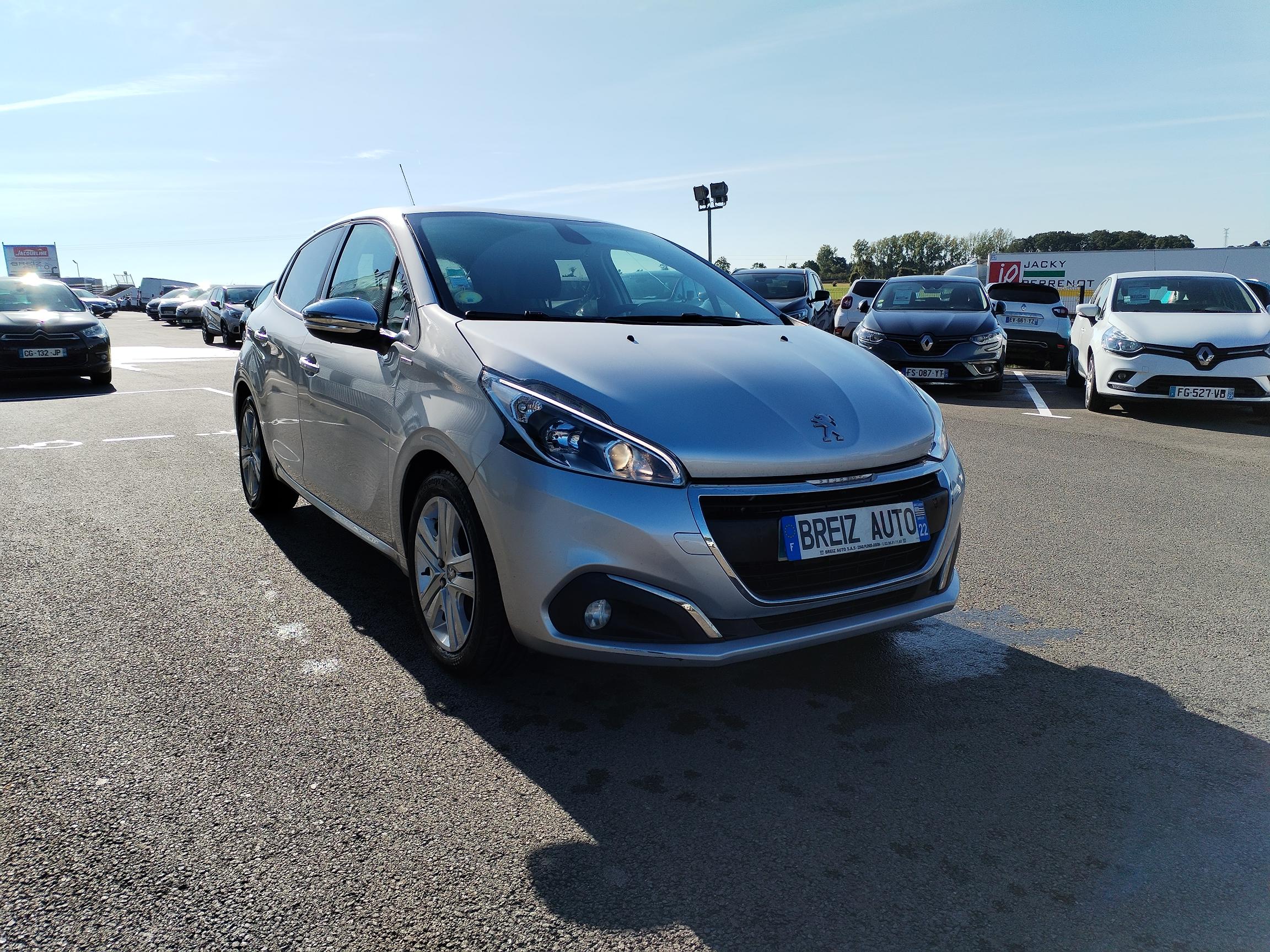 PEUGEOT         208