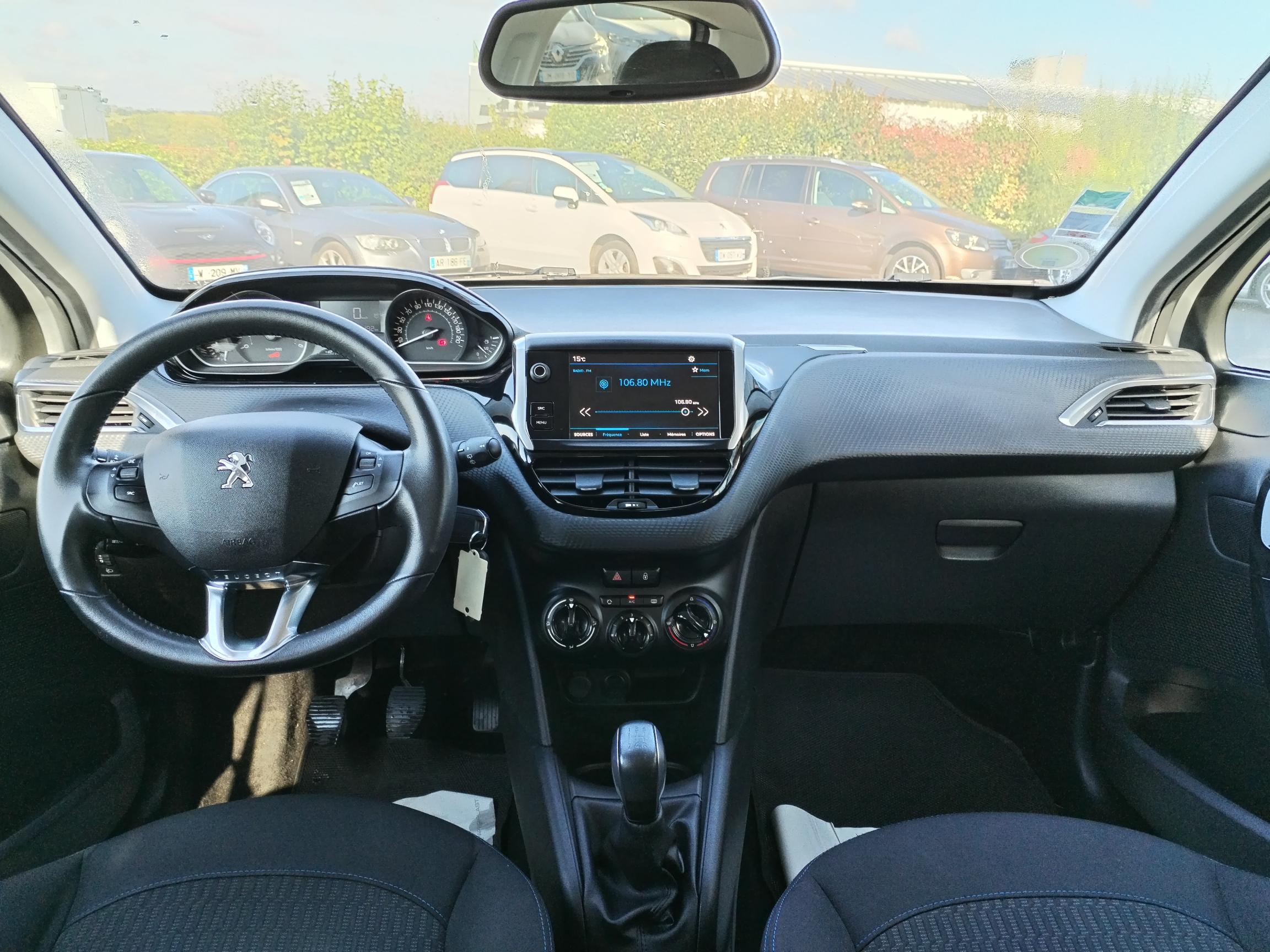 PEUGEOT         208