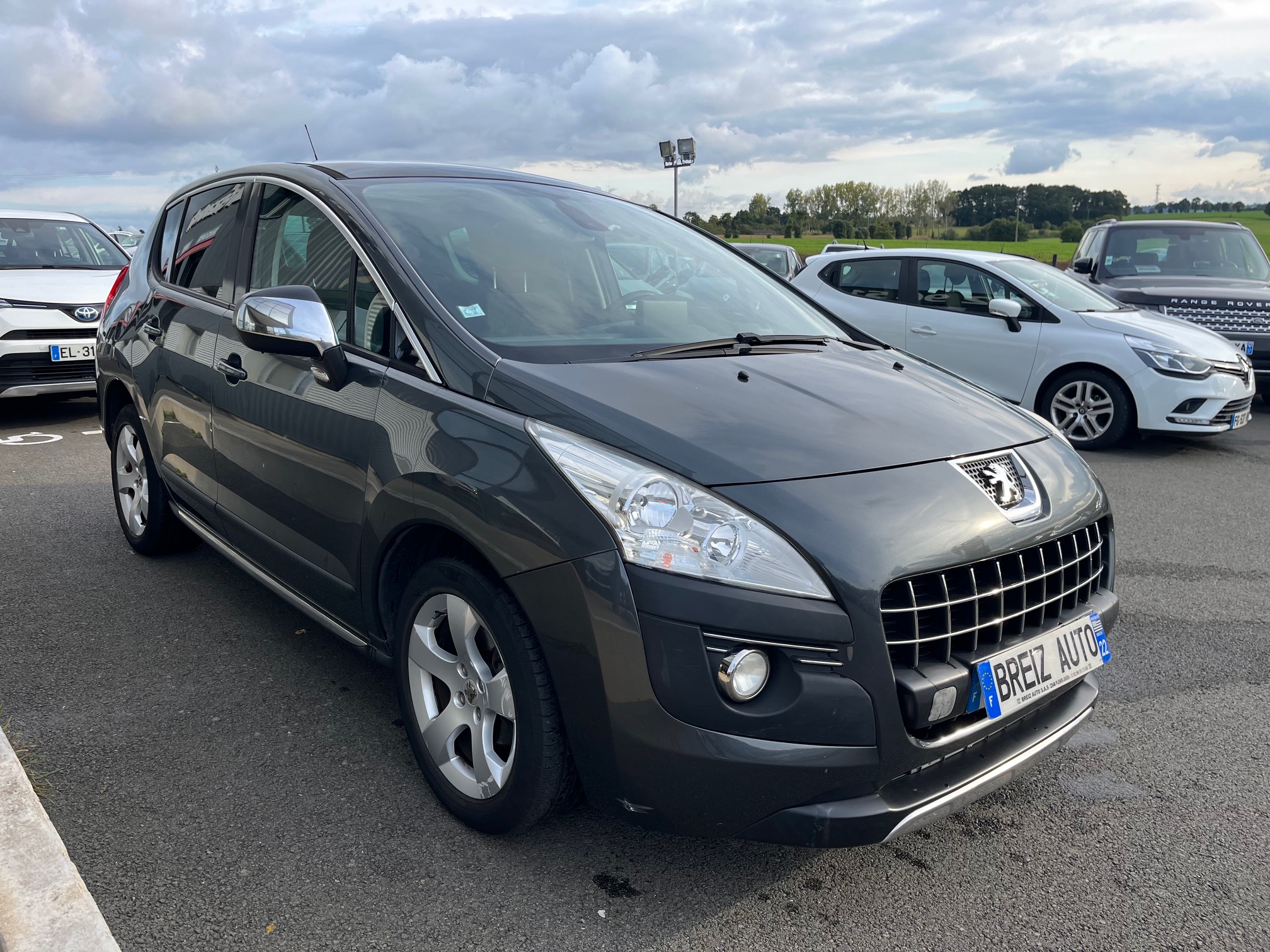 PEUGEOT         3008