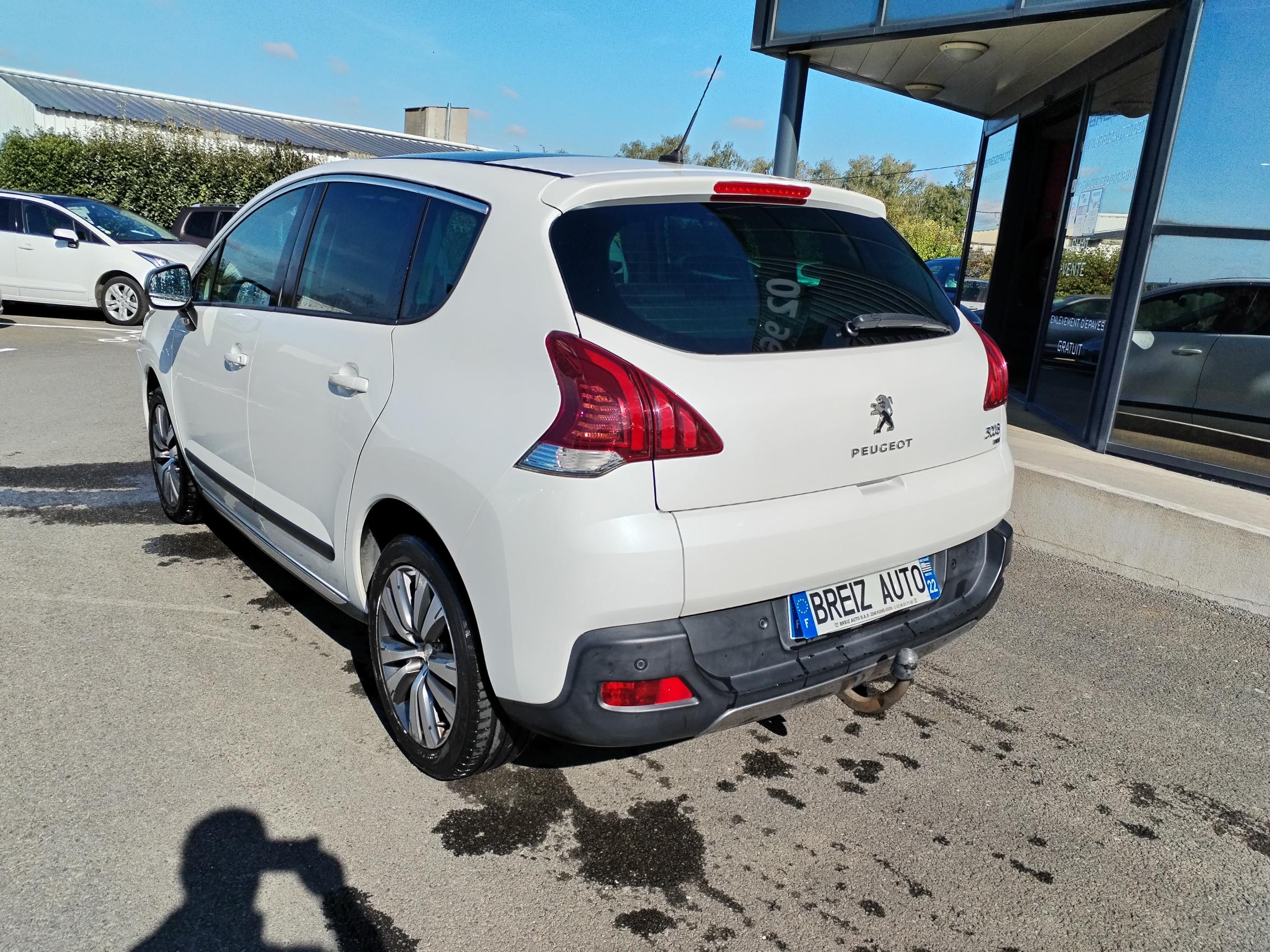 PEUGEOT         3008