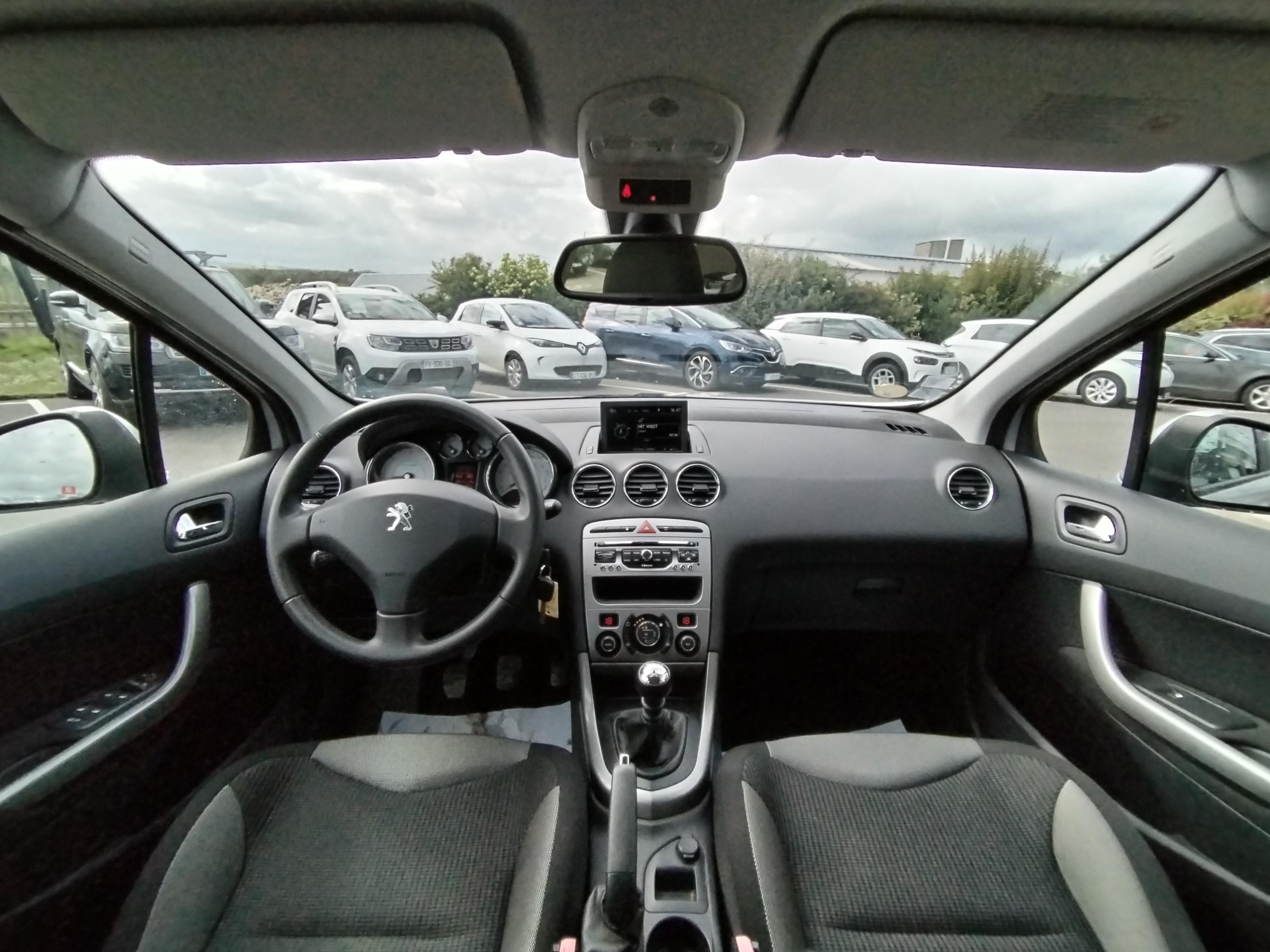 PEUGEOT         308