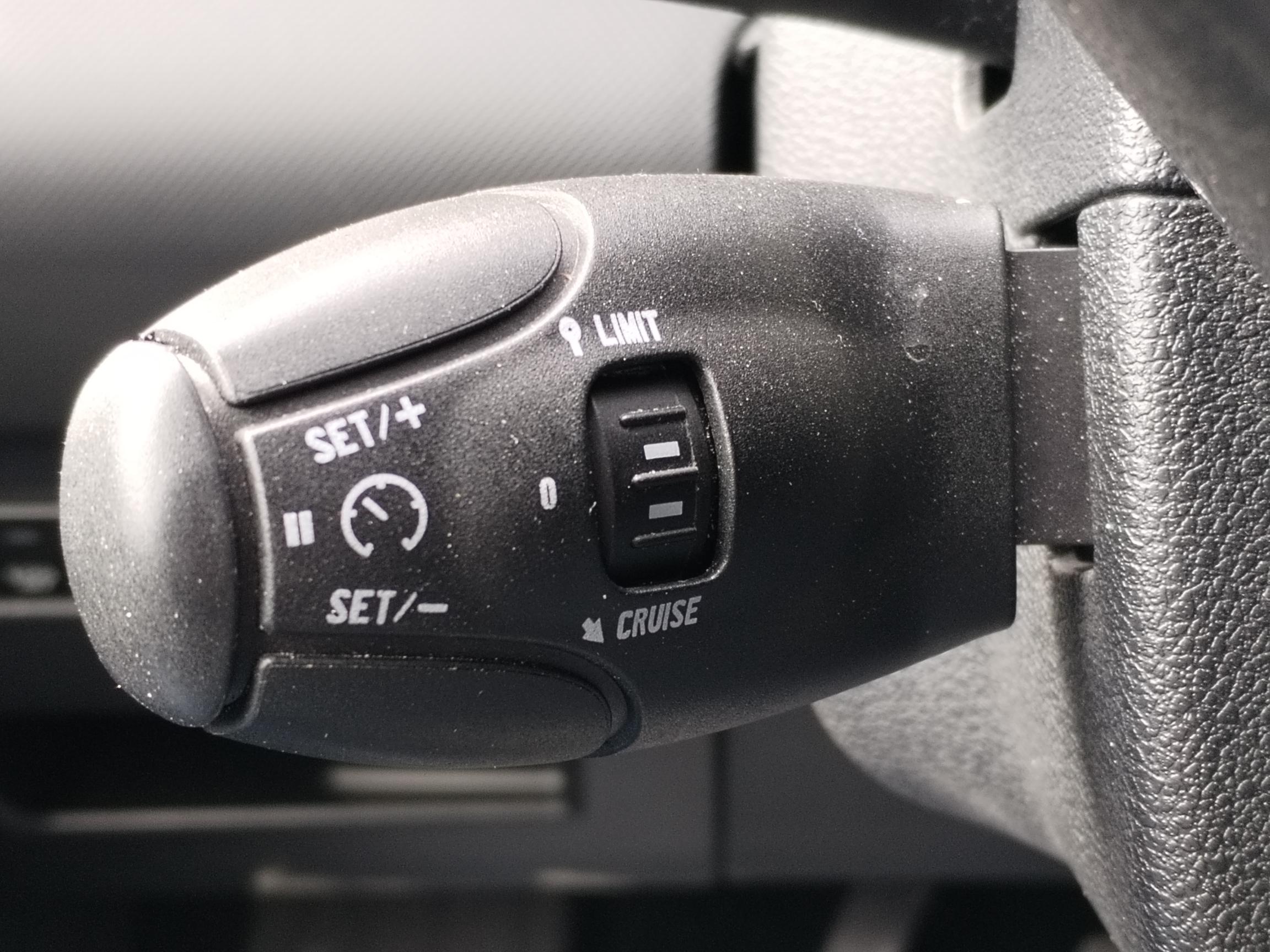 PEUGEOT         308