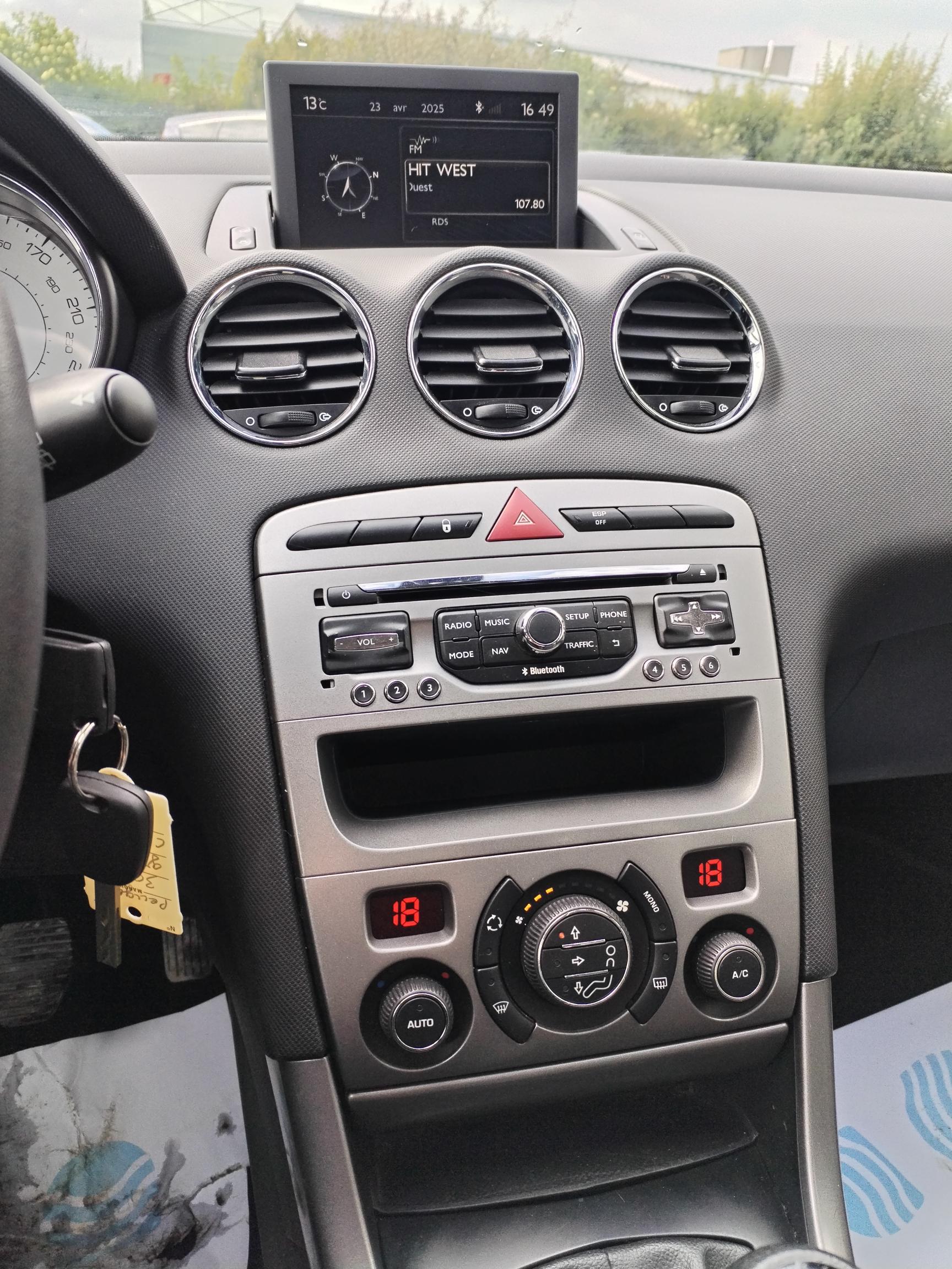 PEUGEOT         308