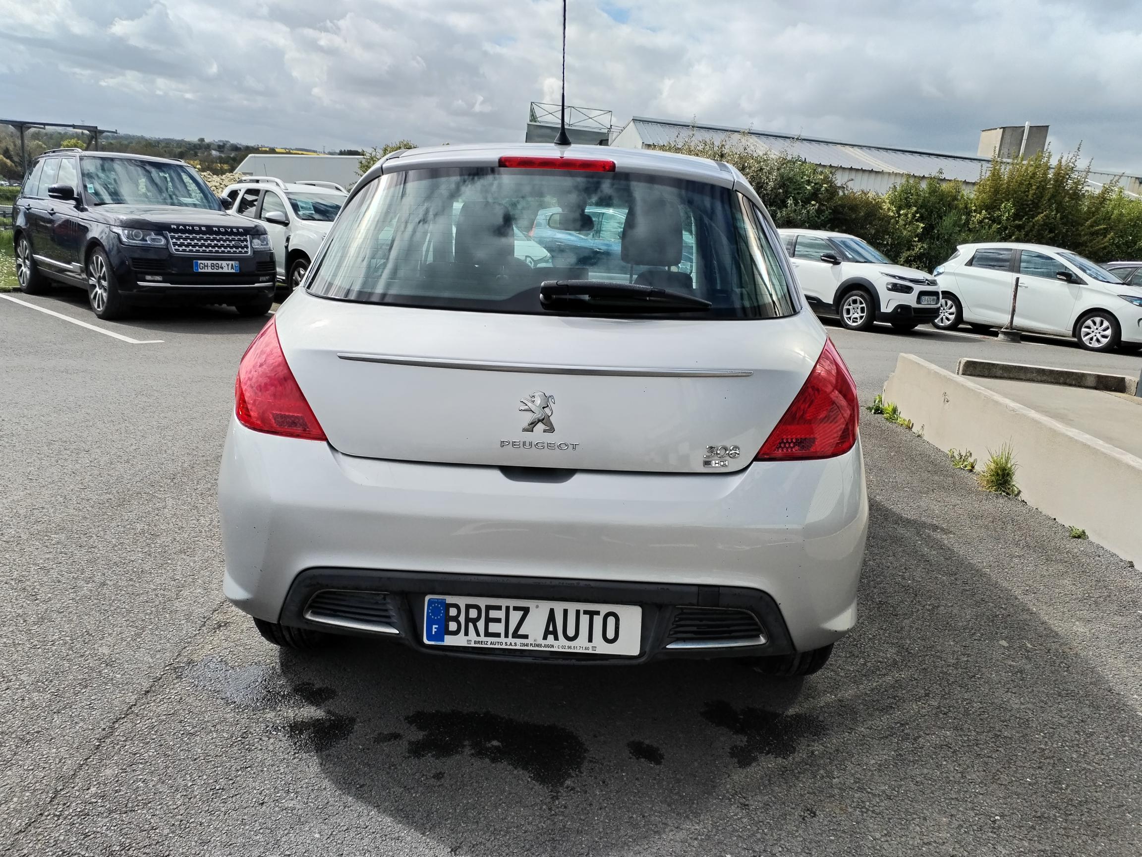 PEUGEOT         308