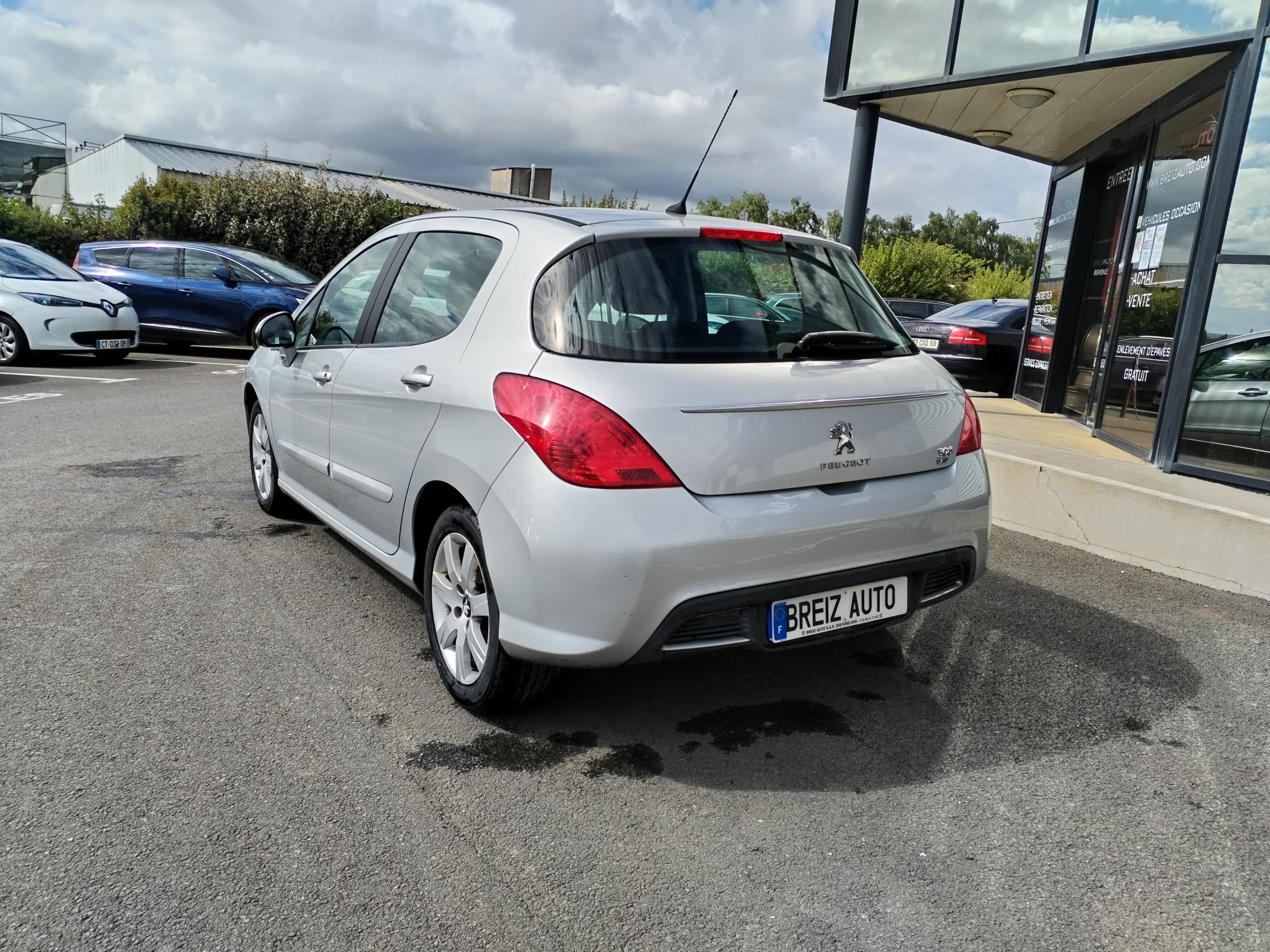 PEUGEOT         308