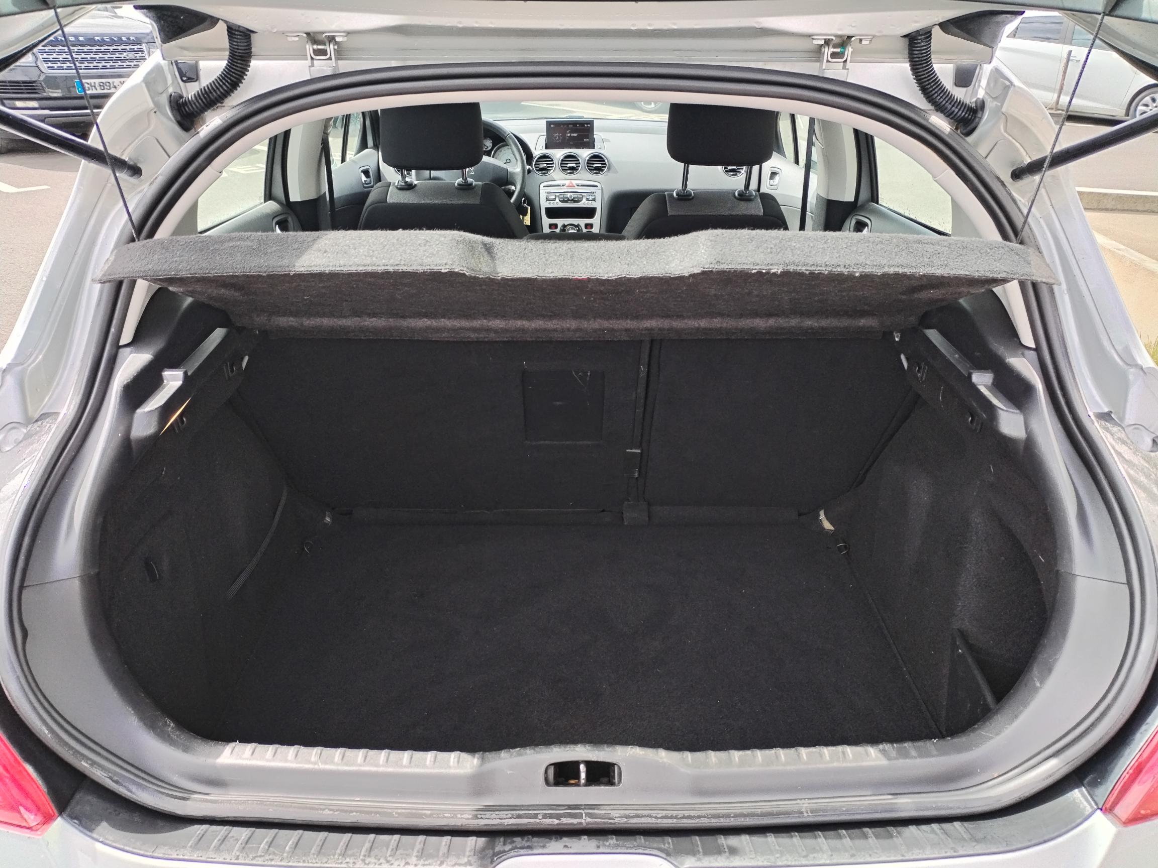 PEUGEOT         308