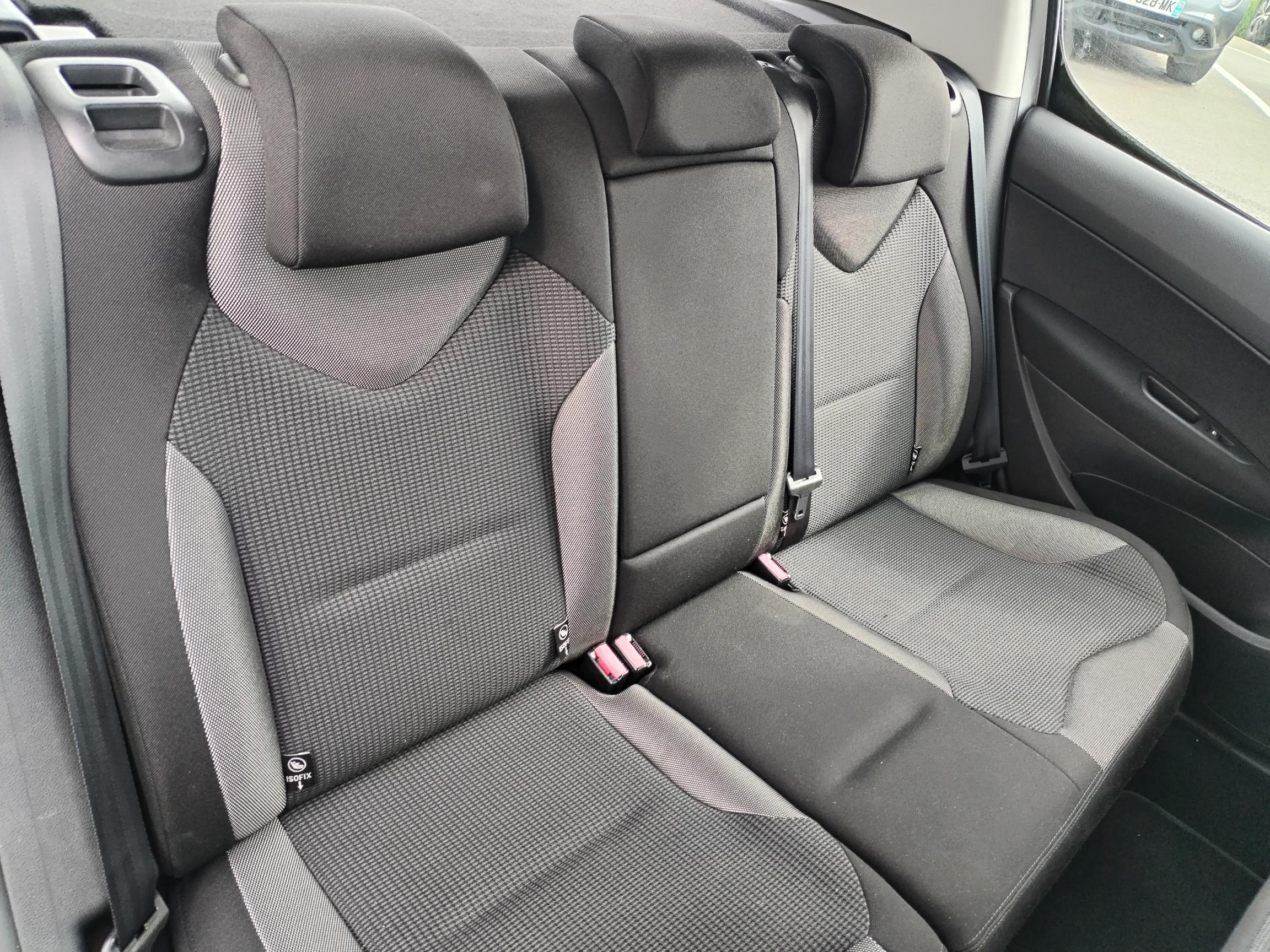 PEUGEOT         308
