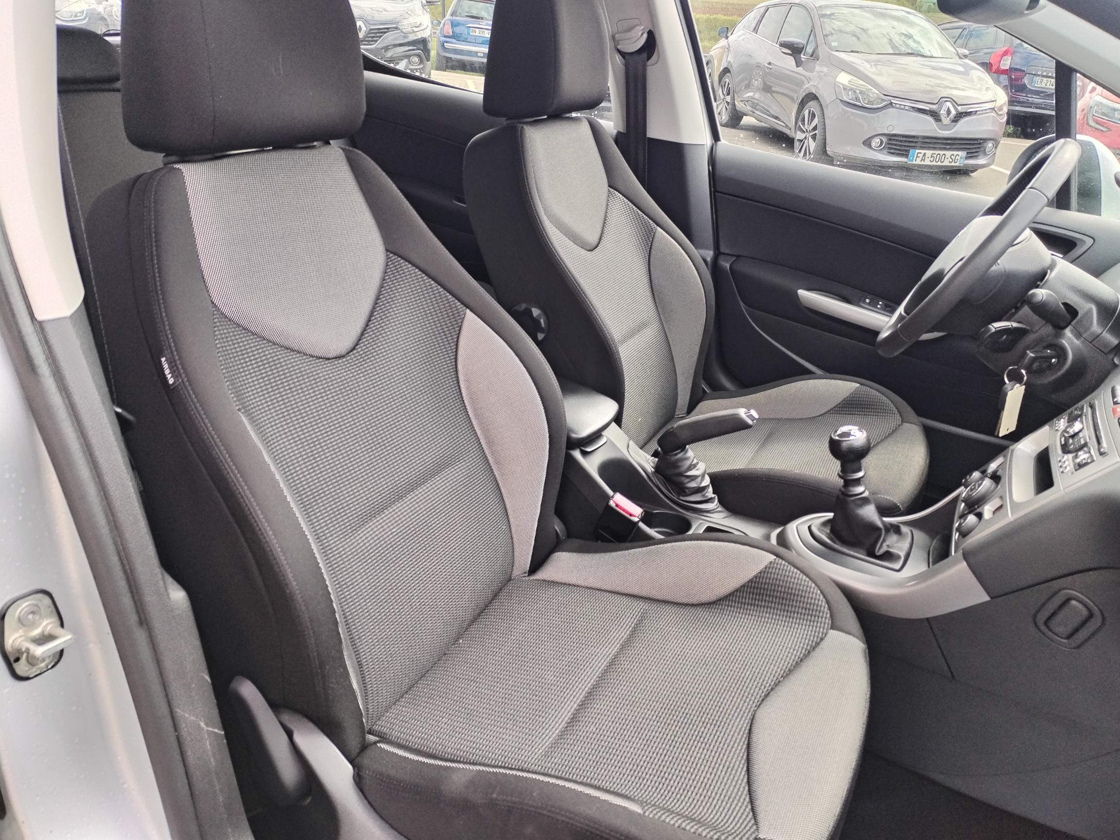 PEUGEOT         308