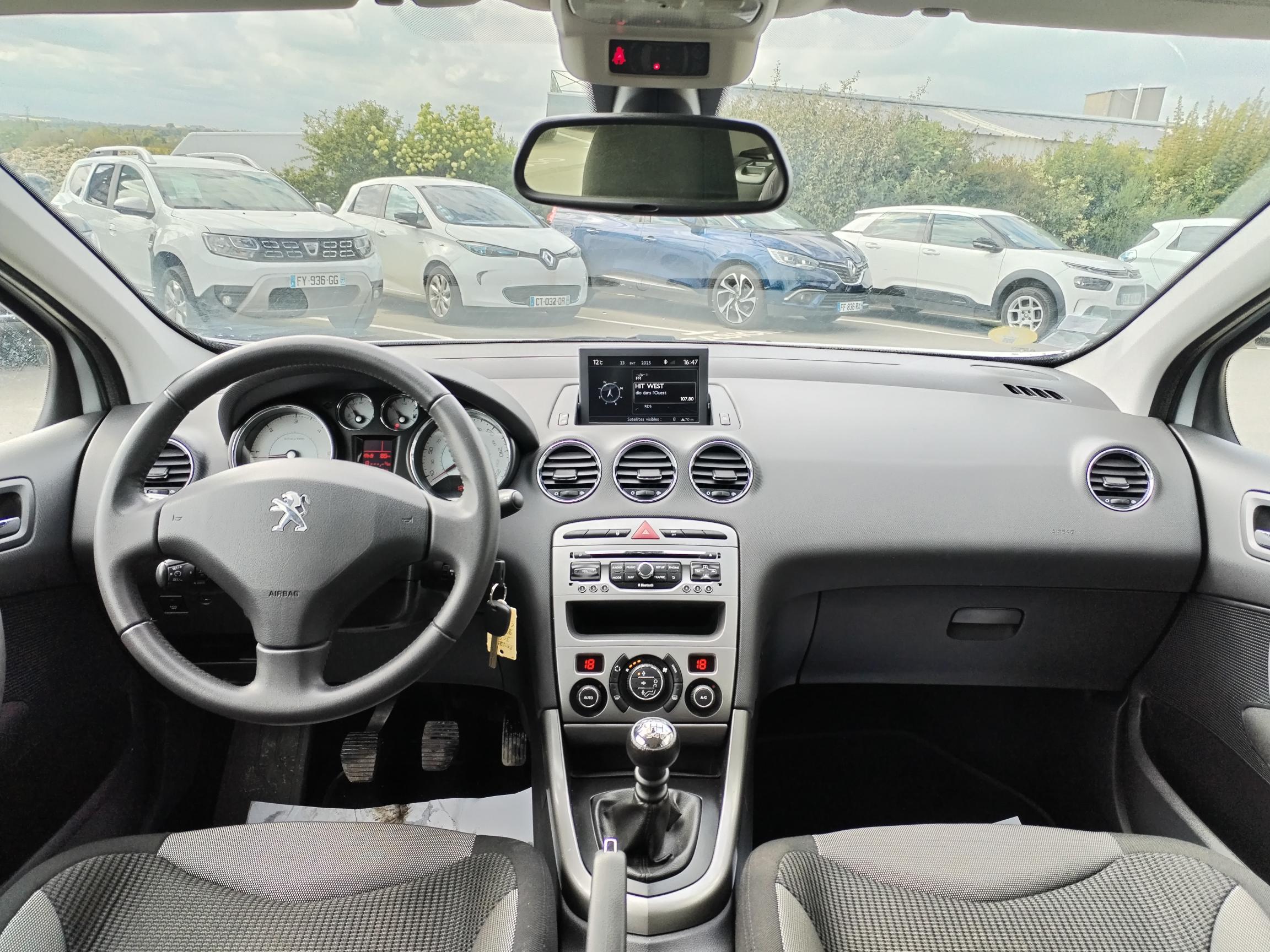 PEUGEOT         308