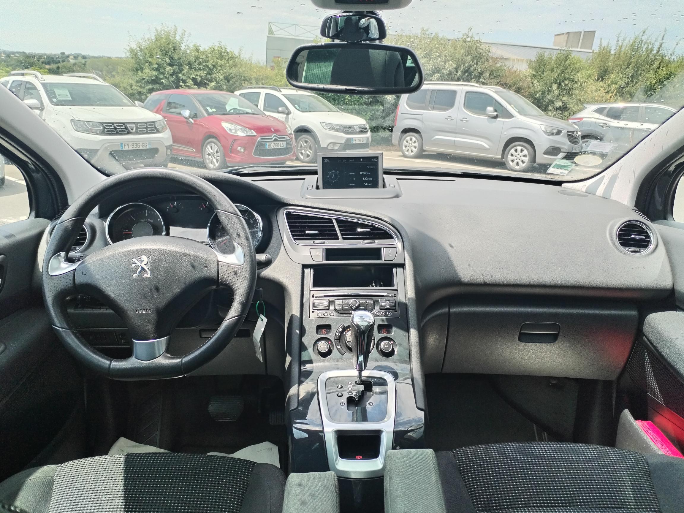 PEUGEOT         5008