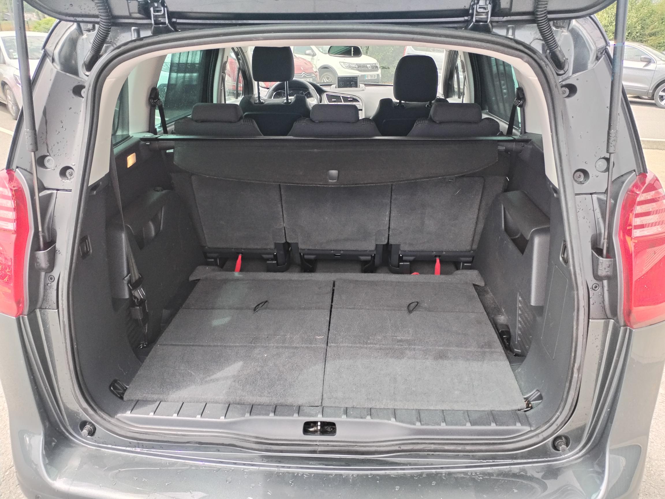 PEUGEOT         5008