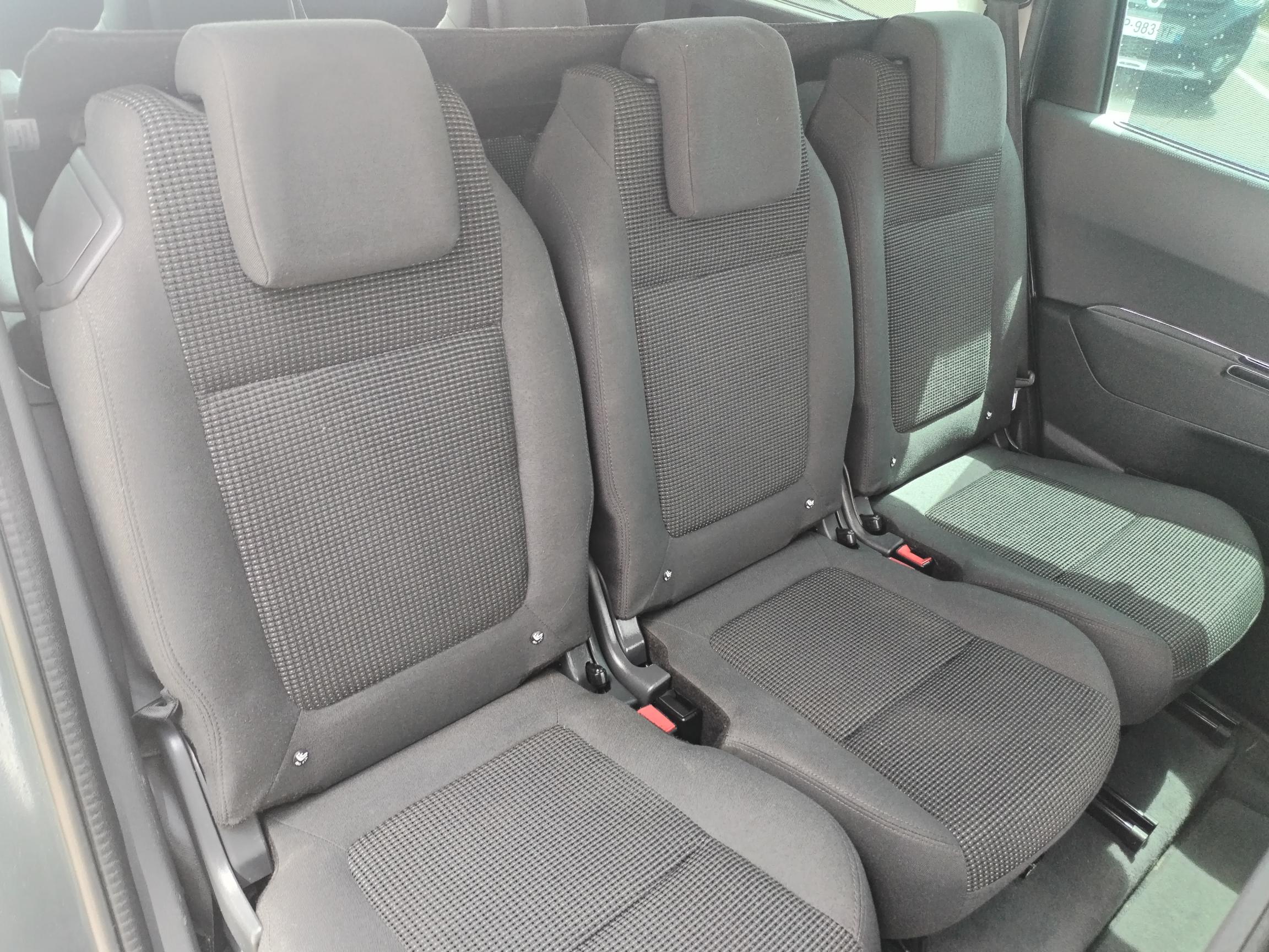 PEUGEOT         5008