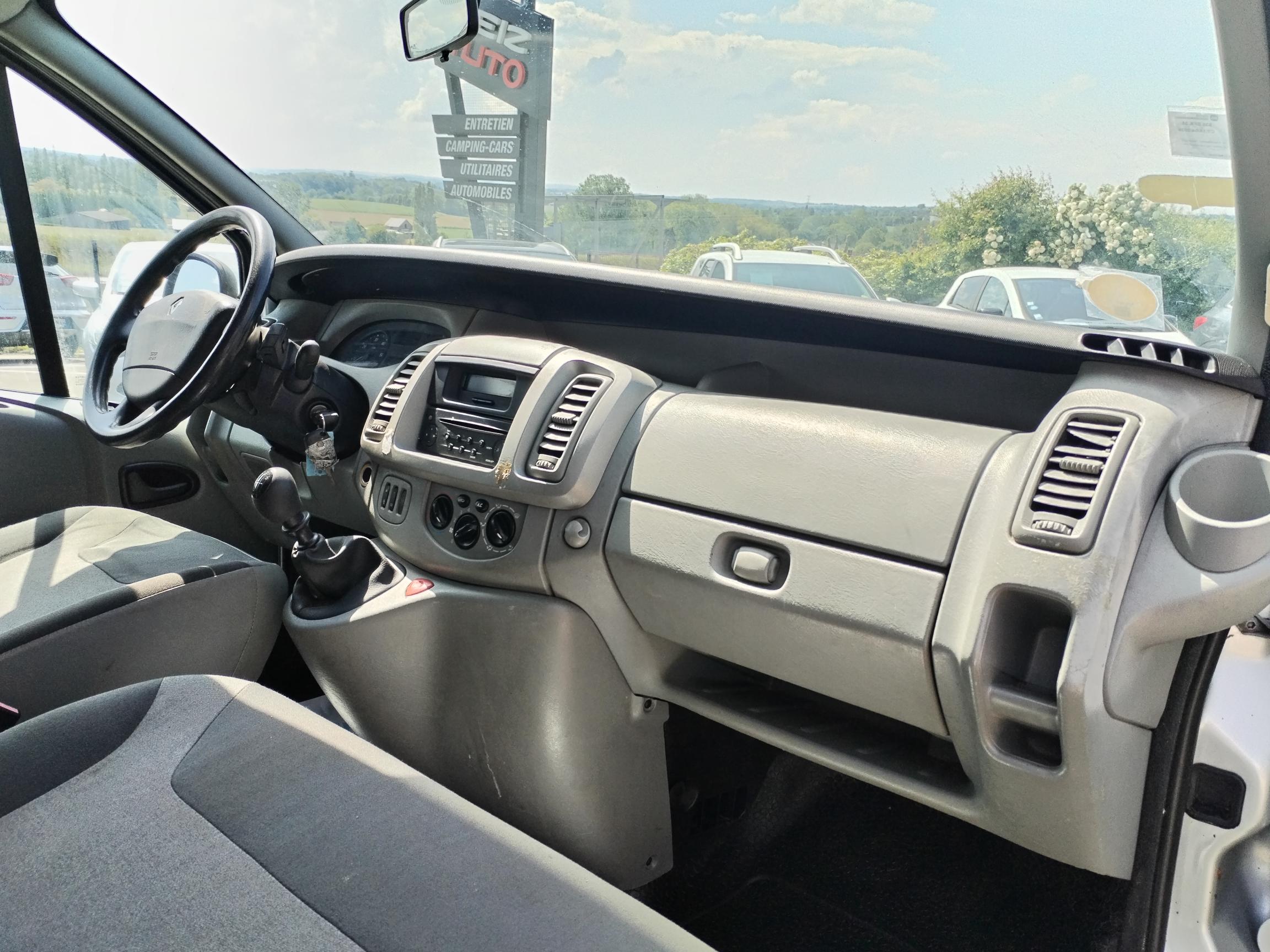 RENAULT  TRAFIC