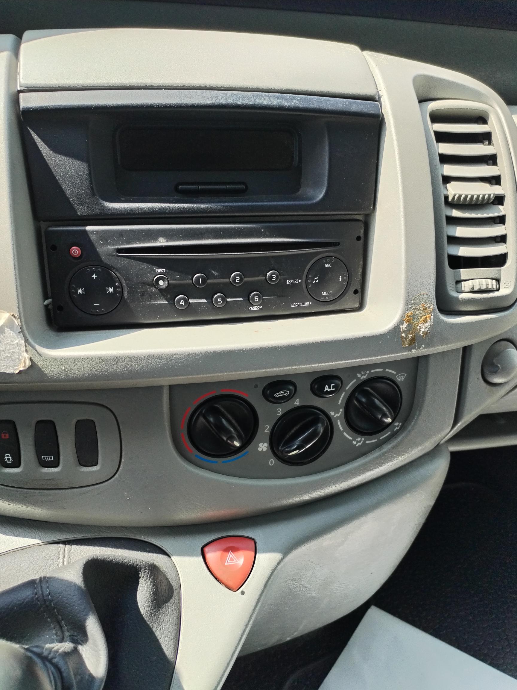 RENAULT  TRAFIC
