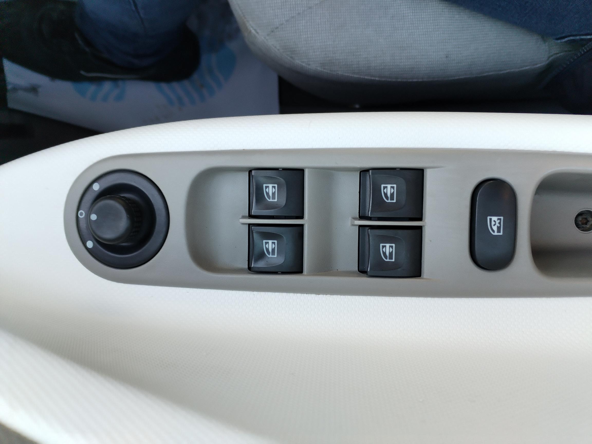 RENAULT  ZOE