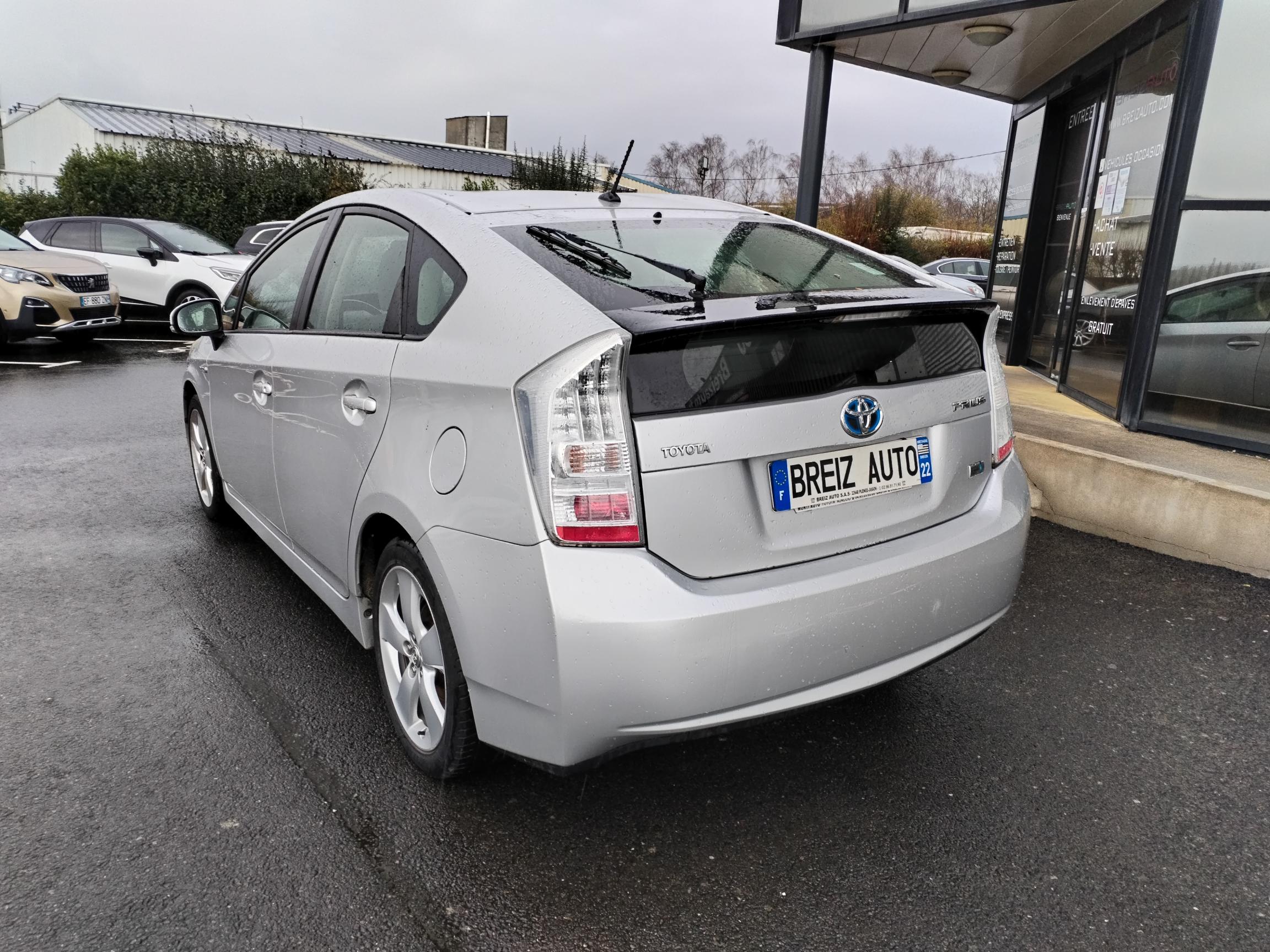 TOYOTA          PRIUS